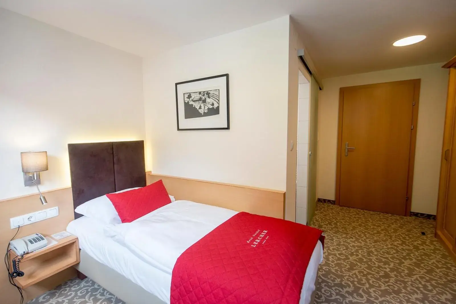 Single Room with Shower in Hotel Gasthof Lercher Single Room with Shower in Hotel Gasthof Lercher