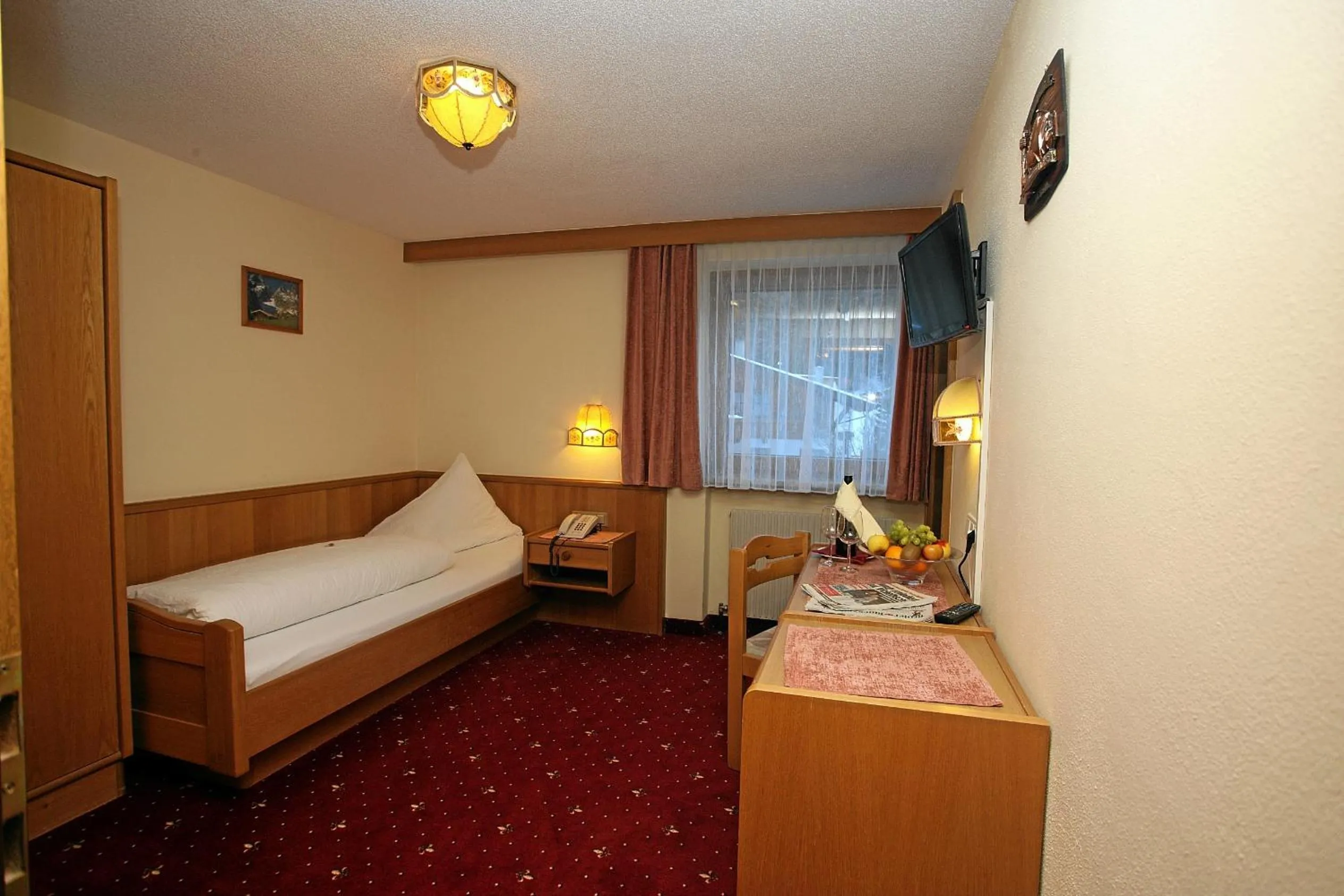 Photo of the whole room, Bed in Hotel Wiese
