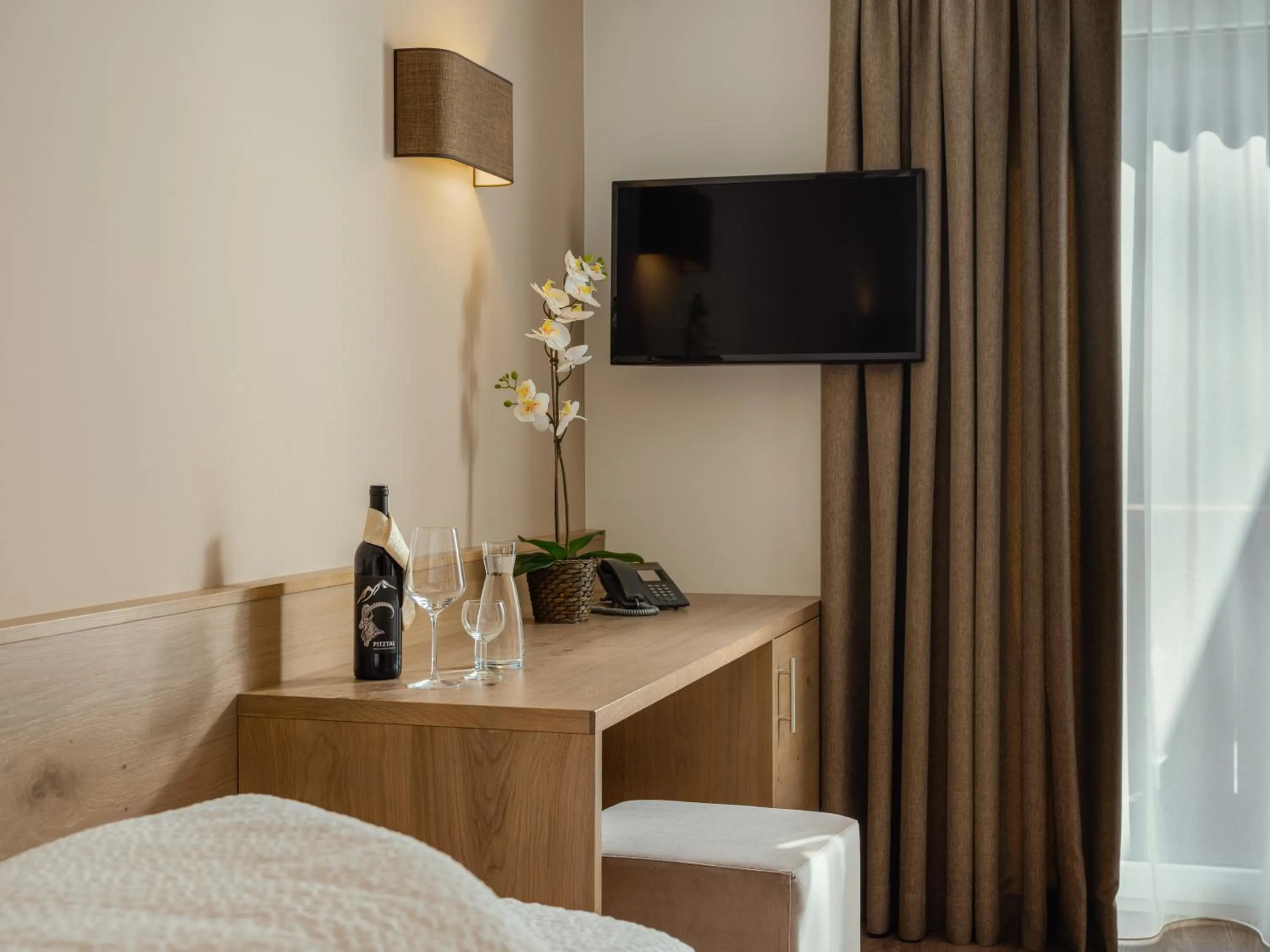 TV and multimedia, Bed in Hotel Wiese