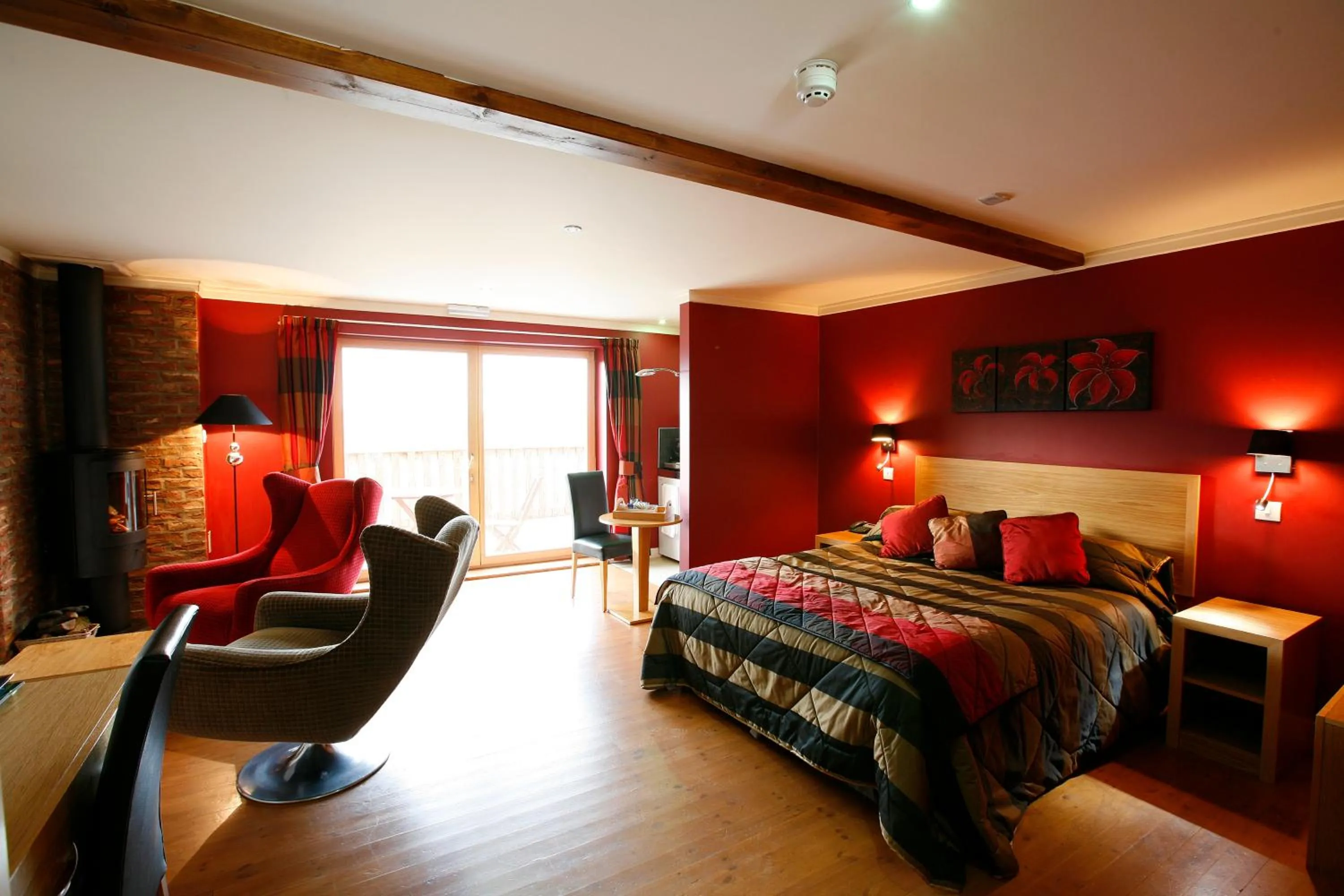 Photo of the whole room, Bed in Raven Hall Hotel