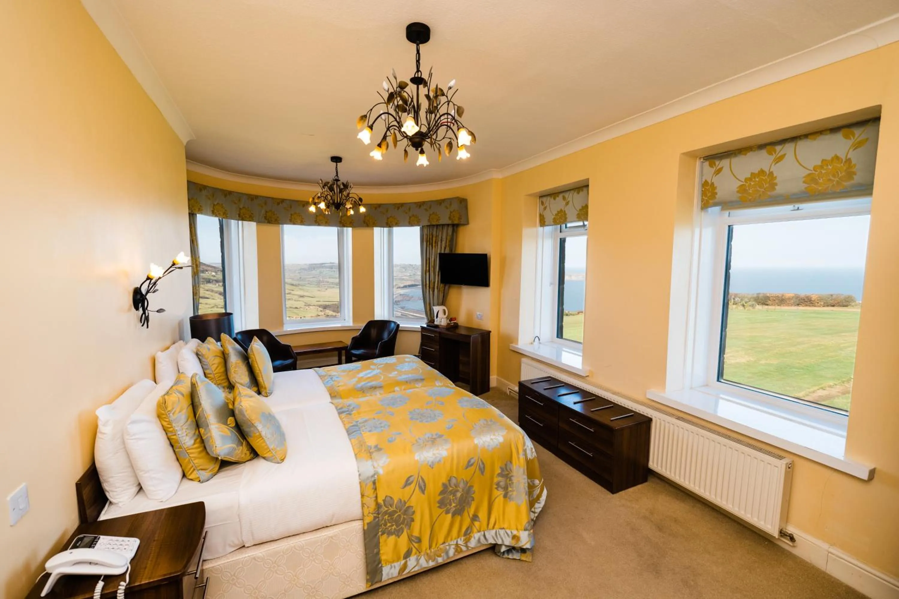 Bed in Raven Hall Hotel