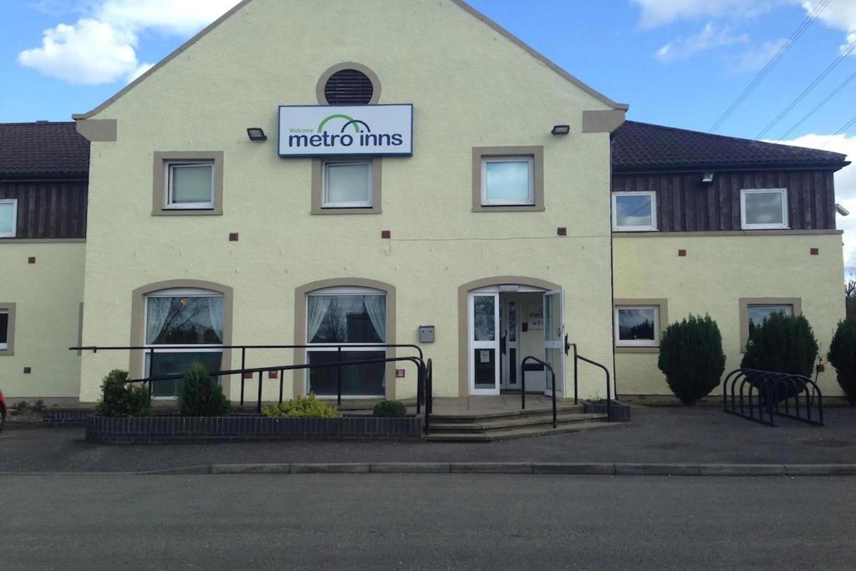 Facade/entrance, Property Building in Metro Inns Falkirk
