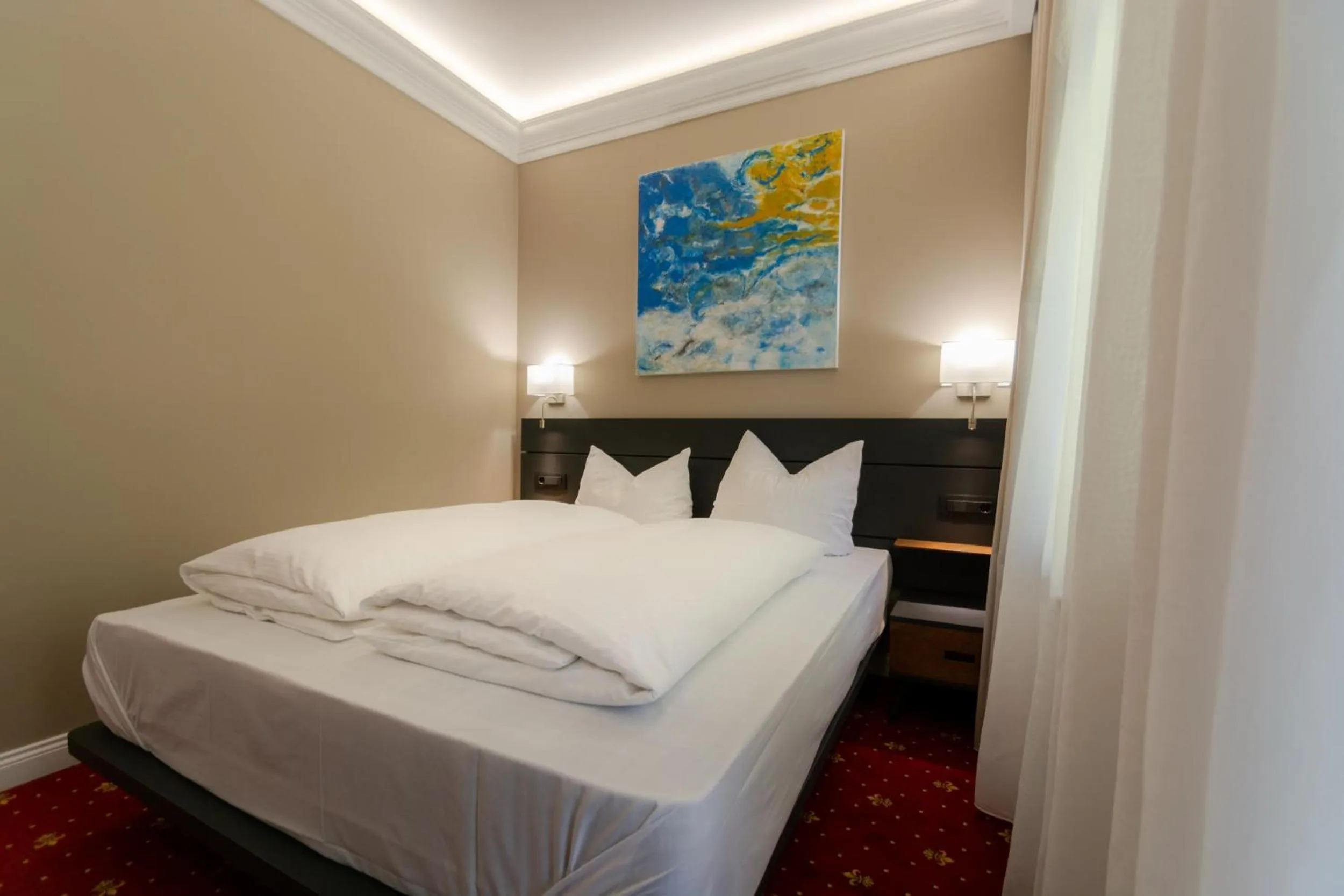 Bed in 2H Horizon Hotel