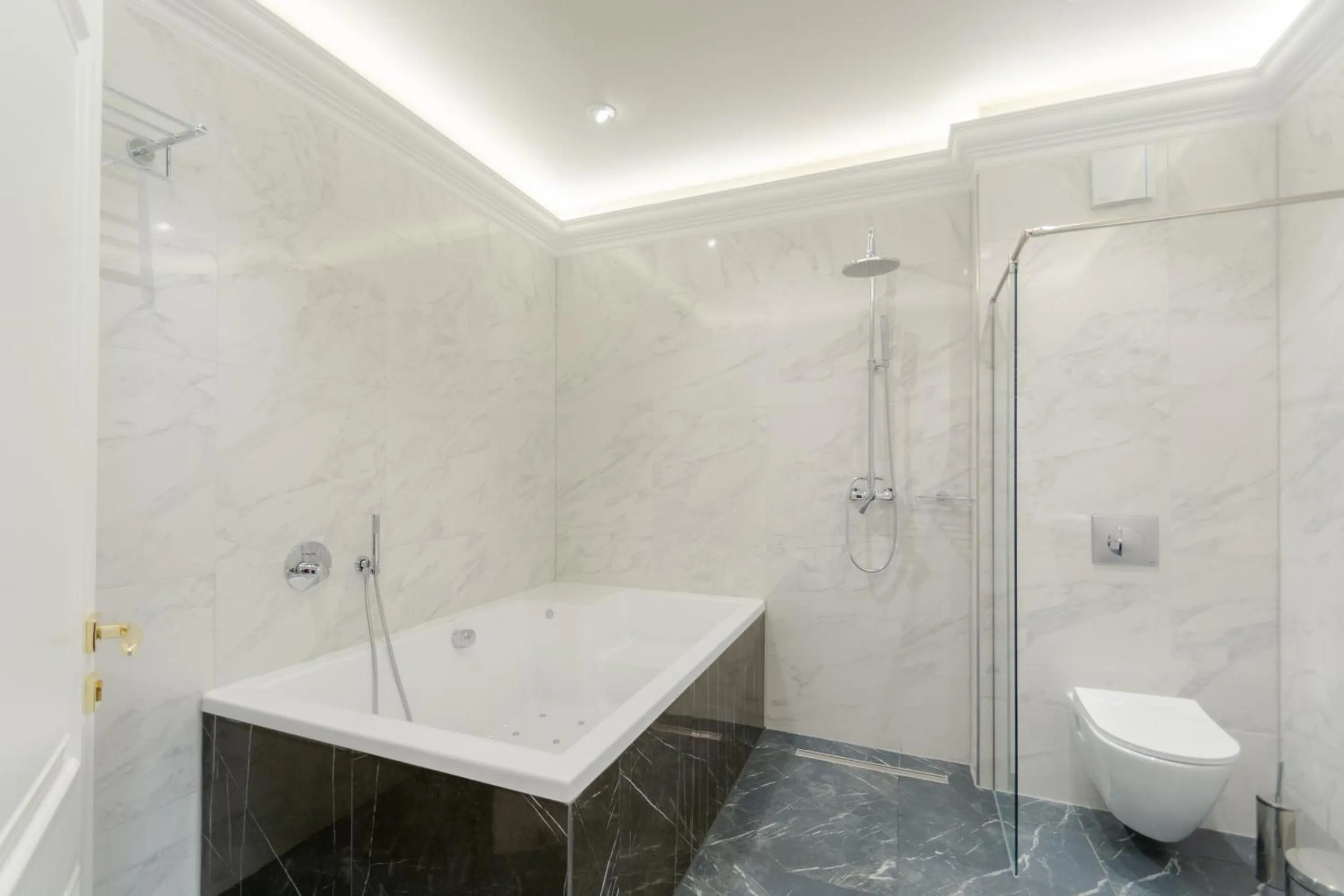 Bathroom in 2H Horizon Hotel