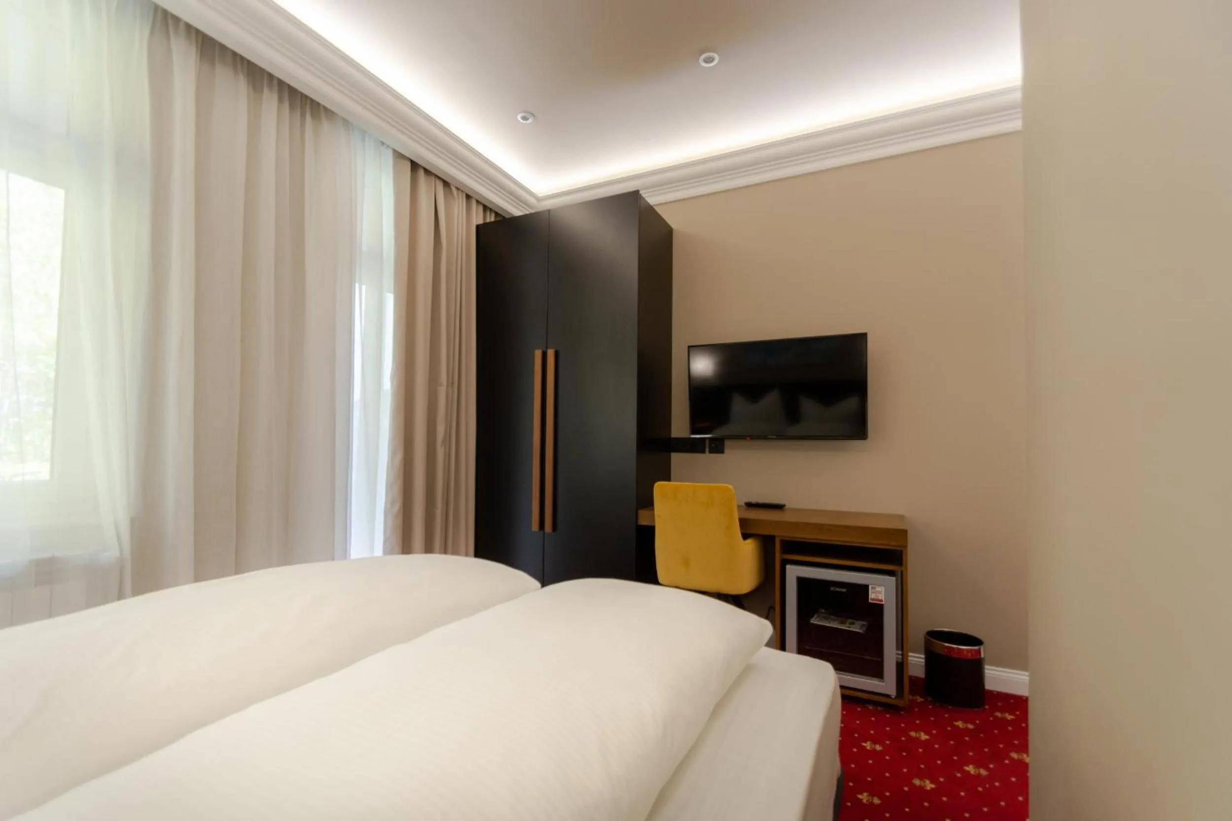 Bed in 2H Horizon Hotel