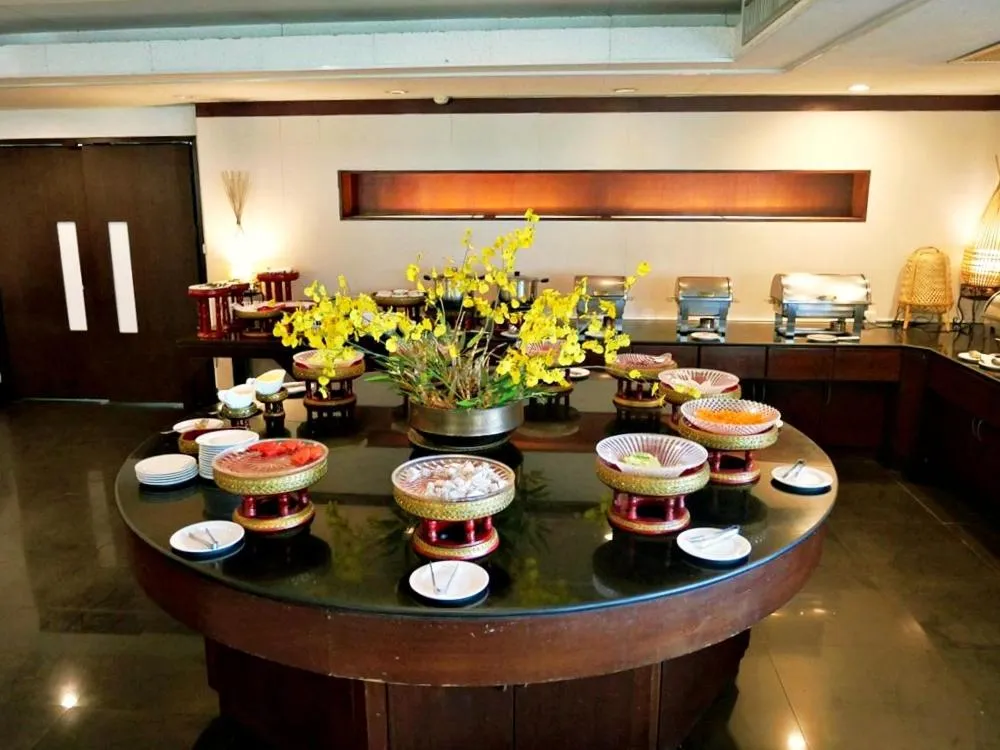 Restaurant/places to eat in Royal Peninsula Hotel Chiangmai