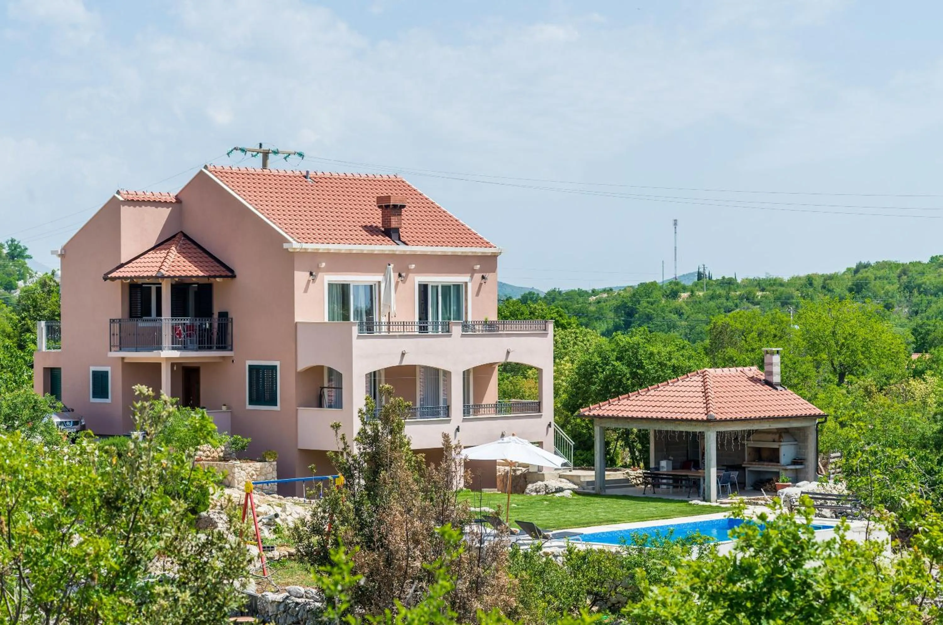 Property building in Villa Majkovica
