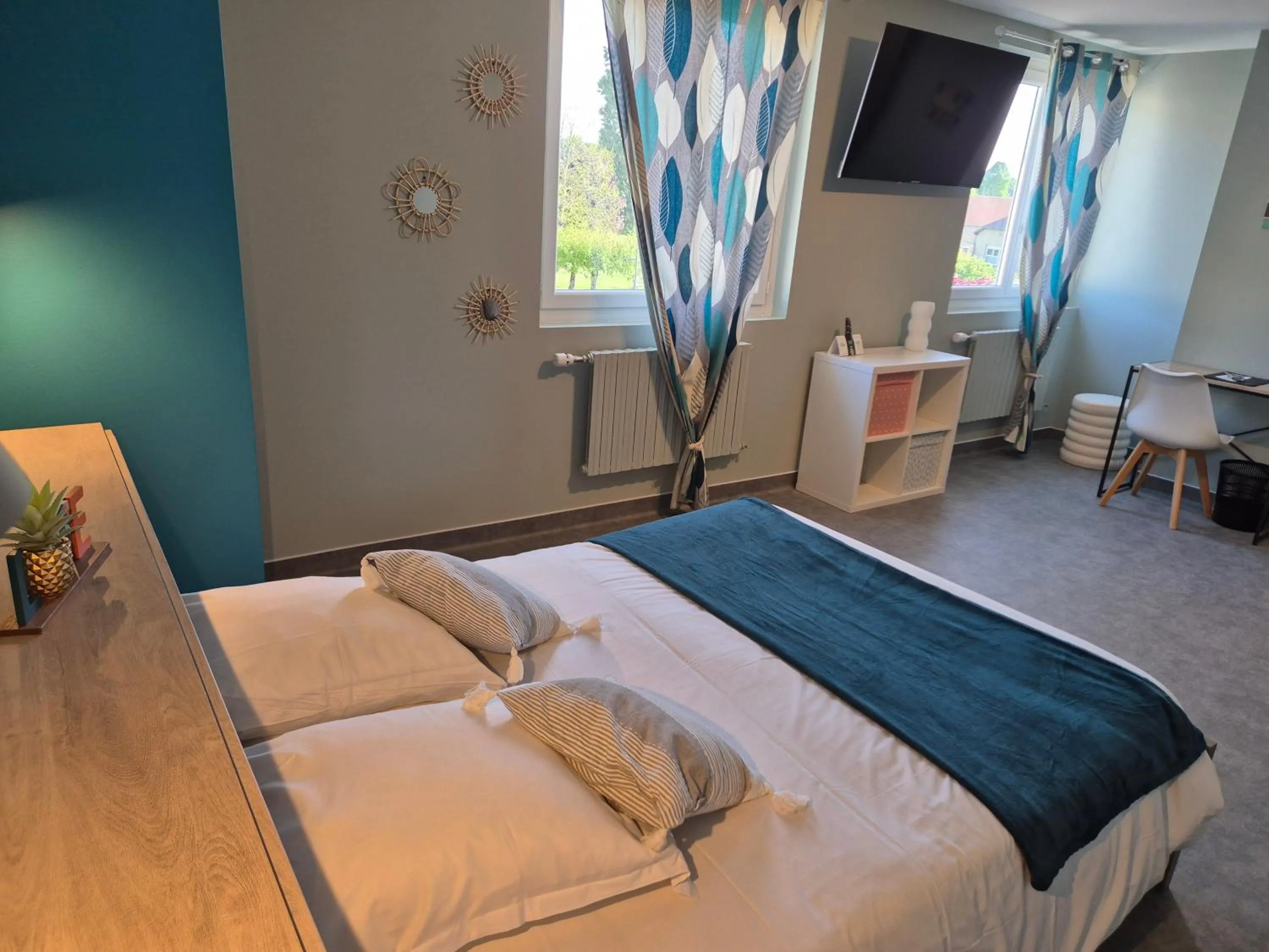 Bed in Logis Hôtel Restaurant L'Oustal