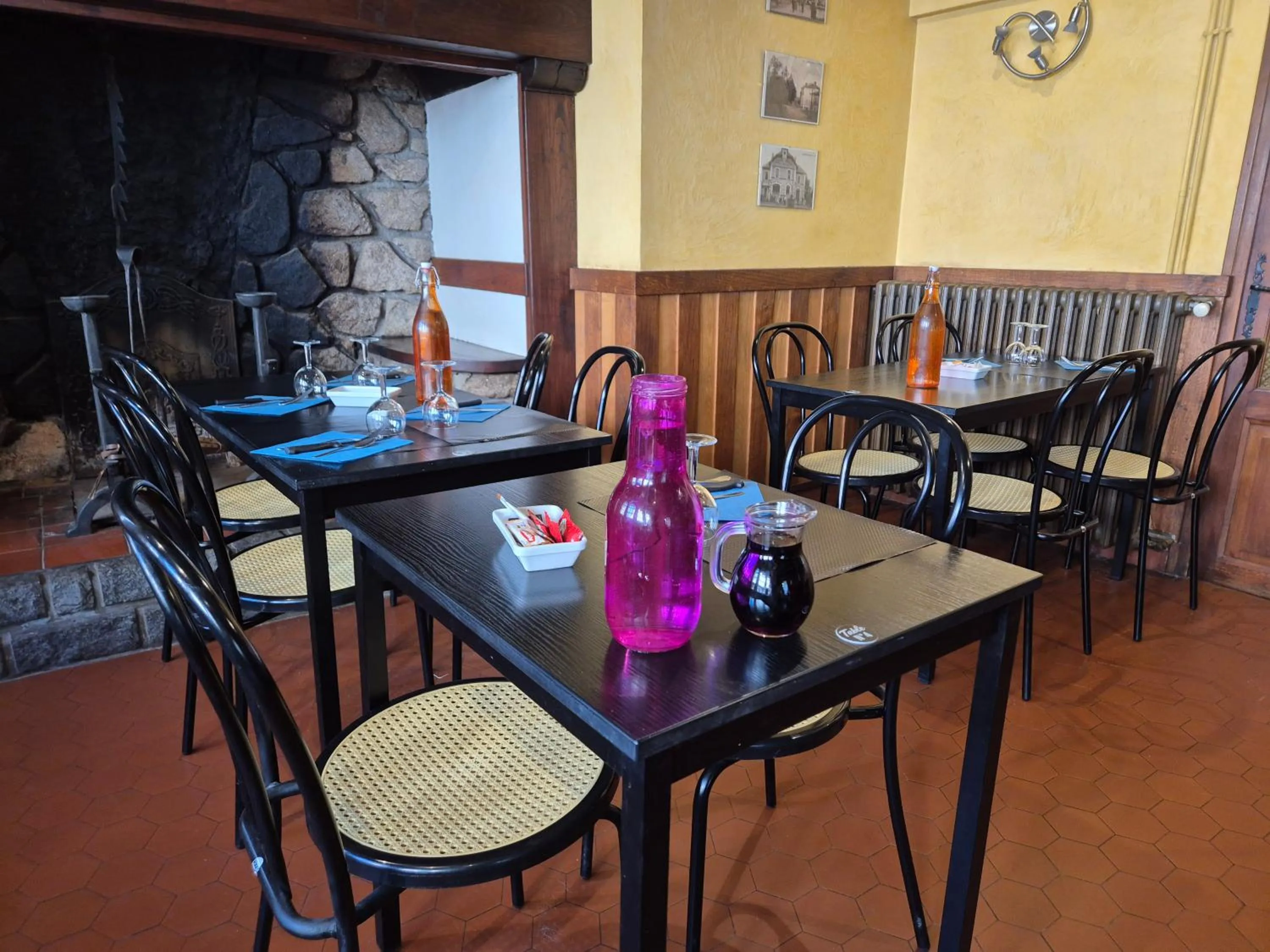 Logis Hôtel Restaurant L'Oustal