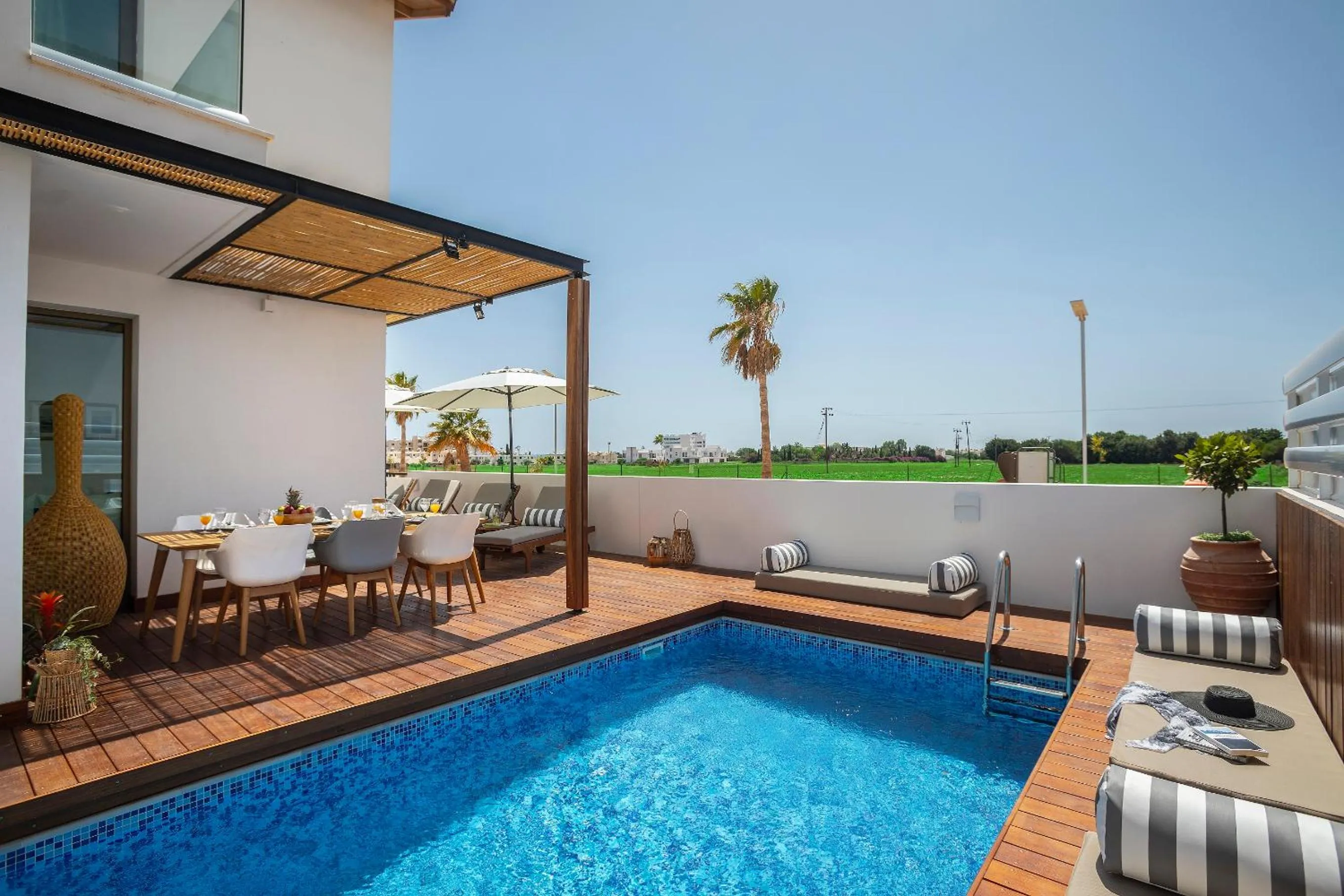 Swimming pool in Chris Le Mare Luxury Villa