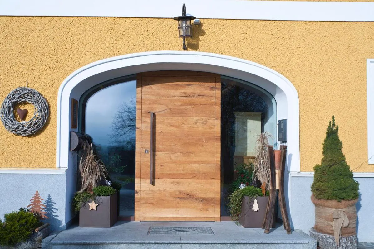 Facade/entrance in Ölerhof