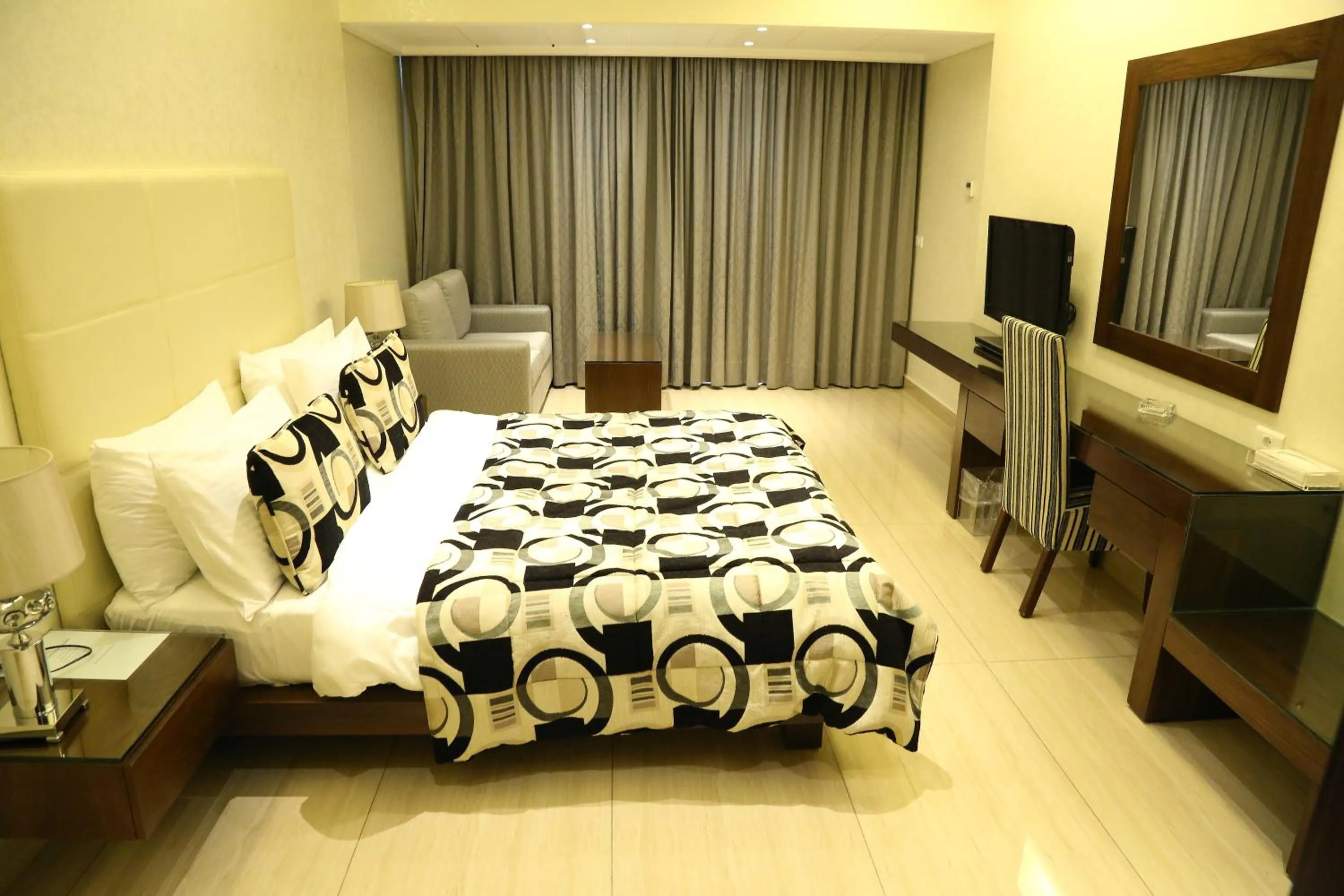 Bedroom, Bed in Verdun Suites Hotel