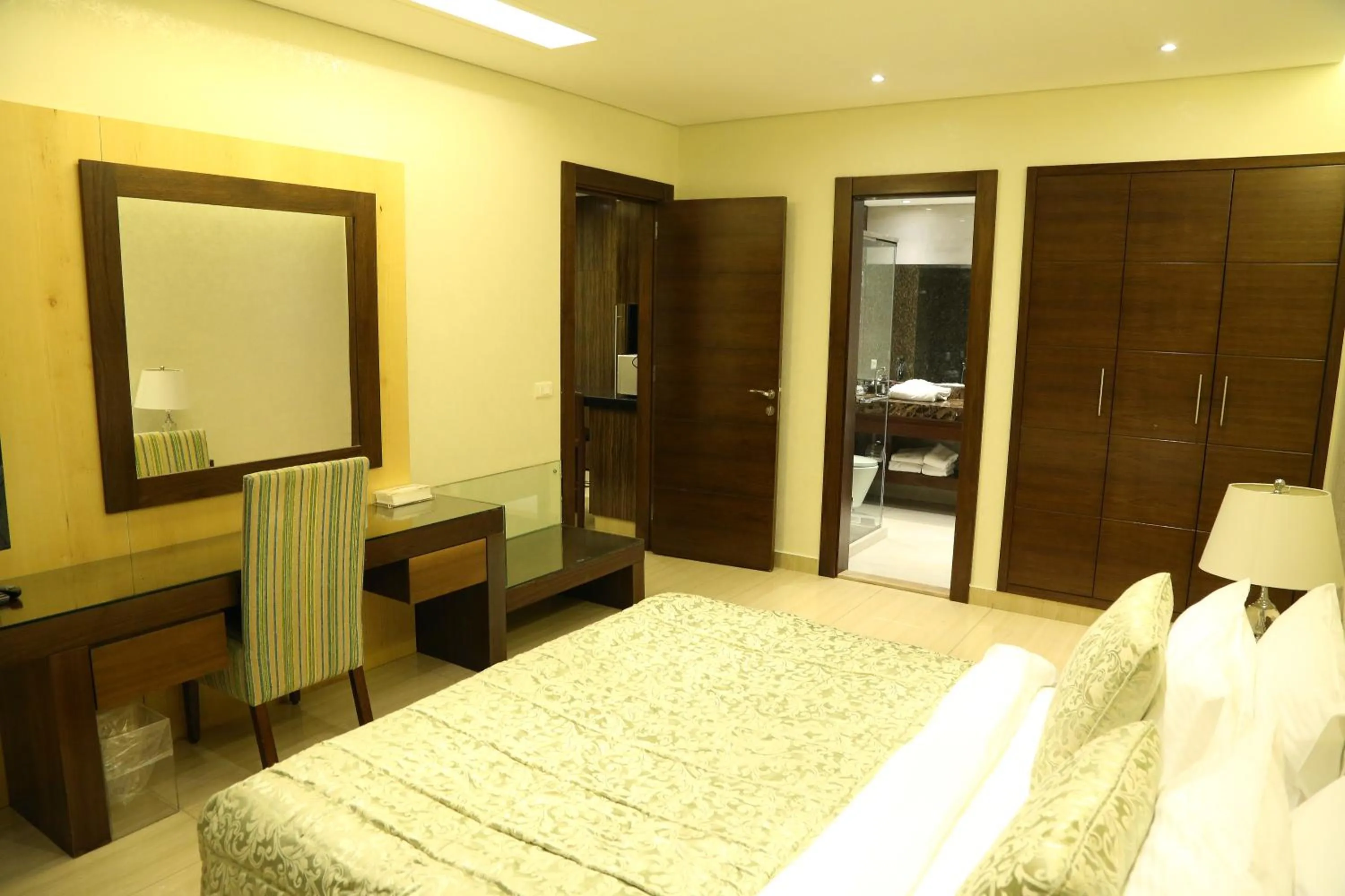 Bedroom, Bed in Verdun Suites Hotel