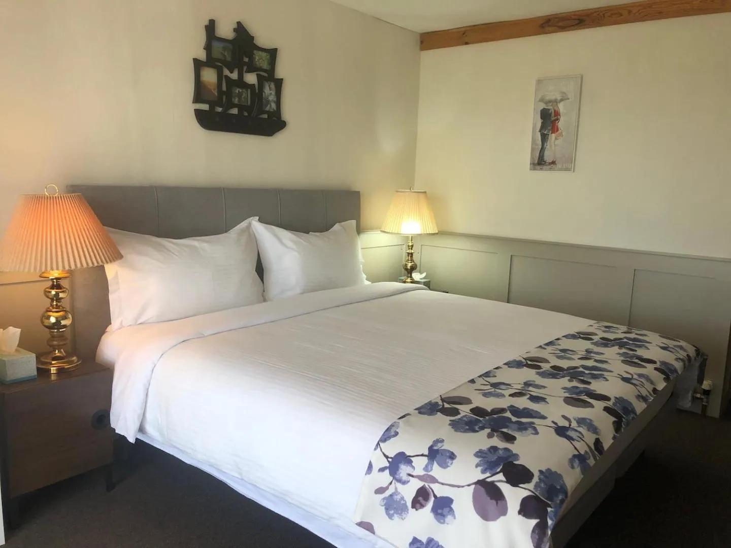Bedroom, Bed in Cariboo Log Guest House