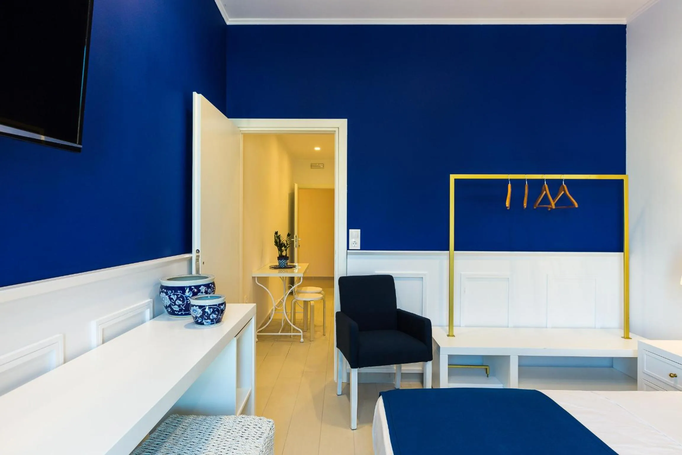 Seating area, Bed in Georgioupolis Plaza Suites