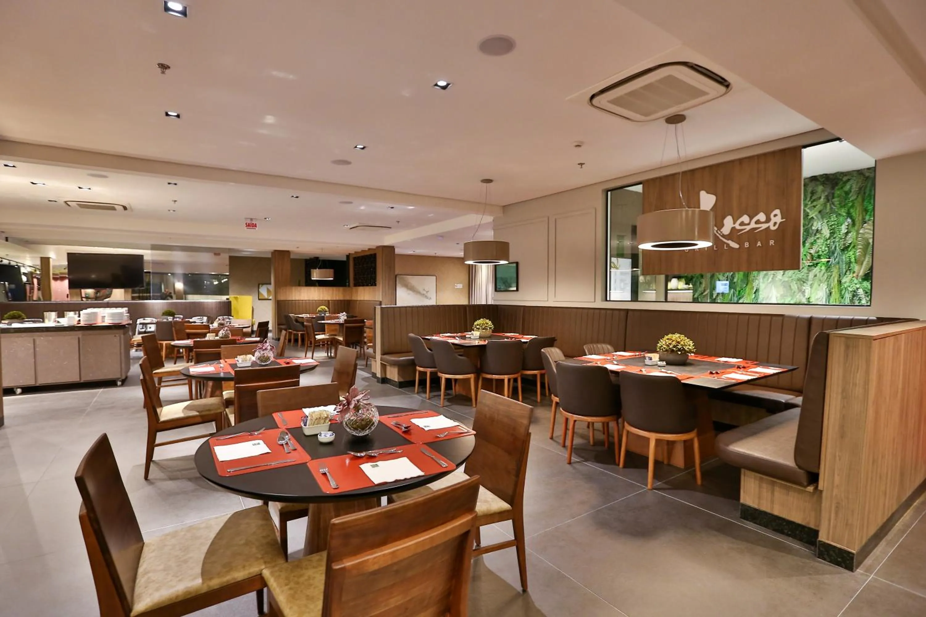 Restaurant/places to eat in Quality Hotel Blumenau