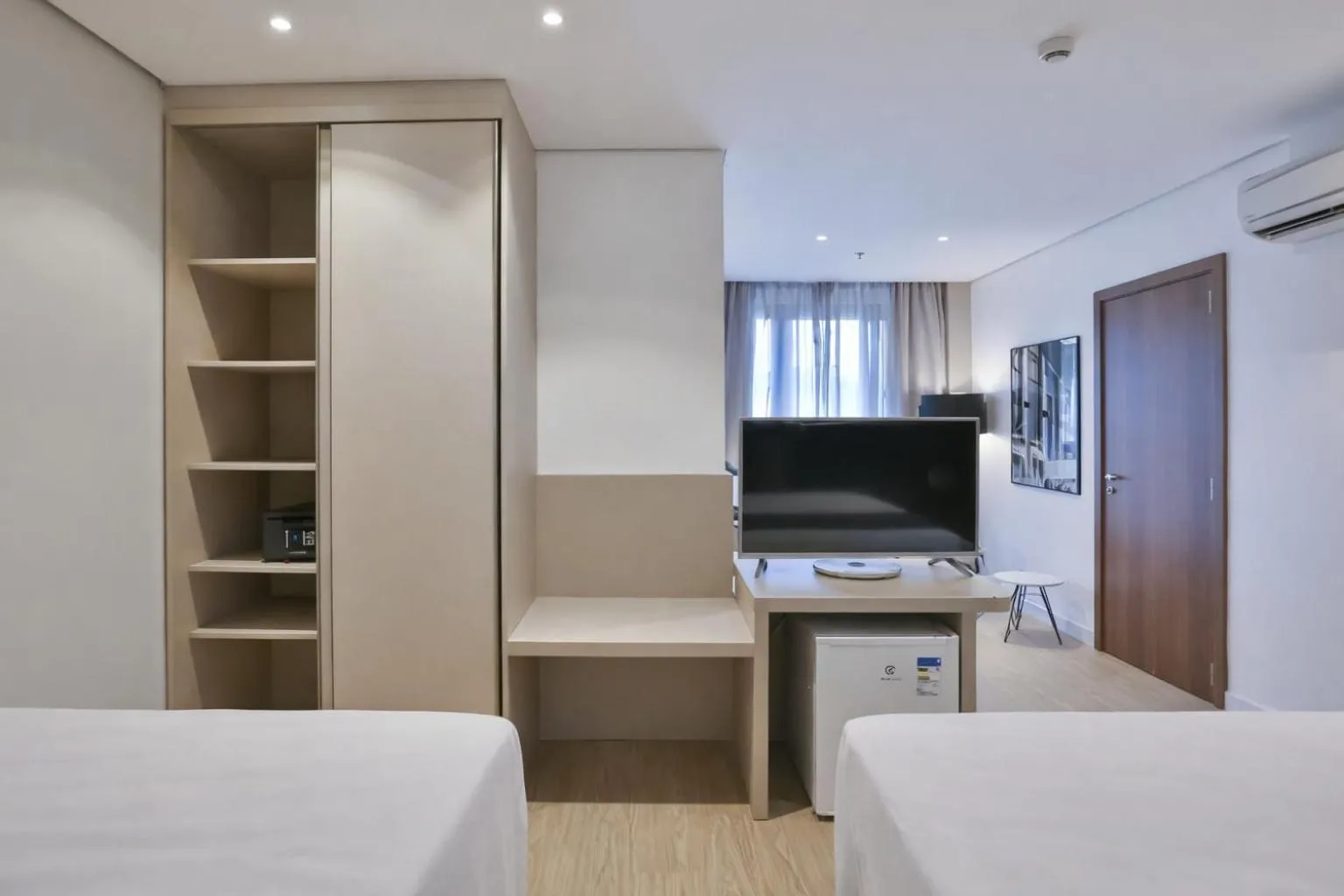 TV and multimedia, Bed in Quality Hotel Blumenau