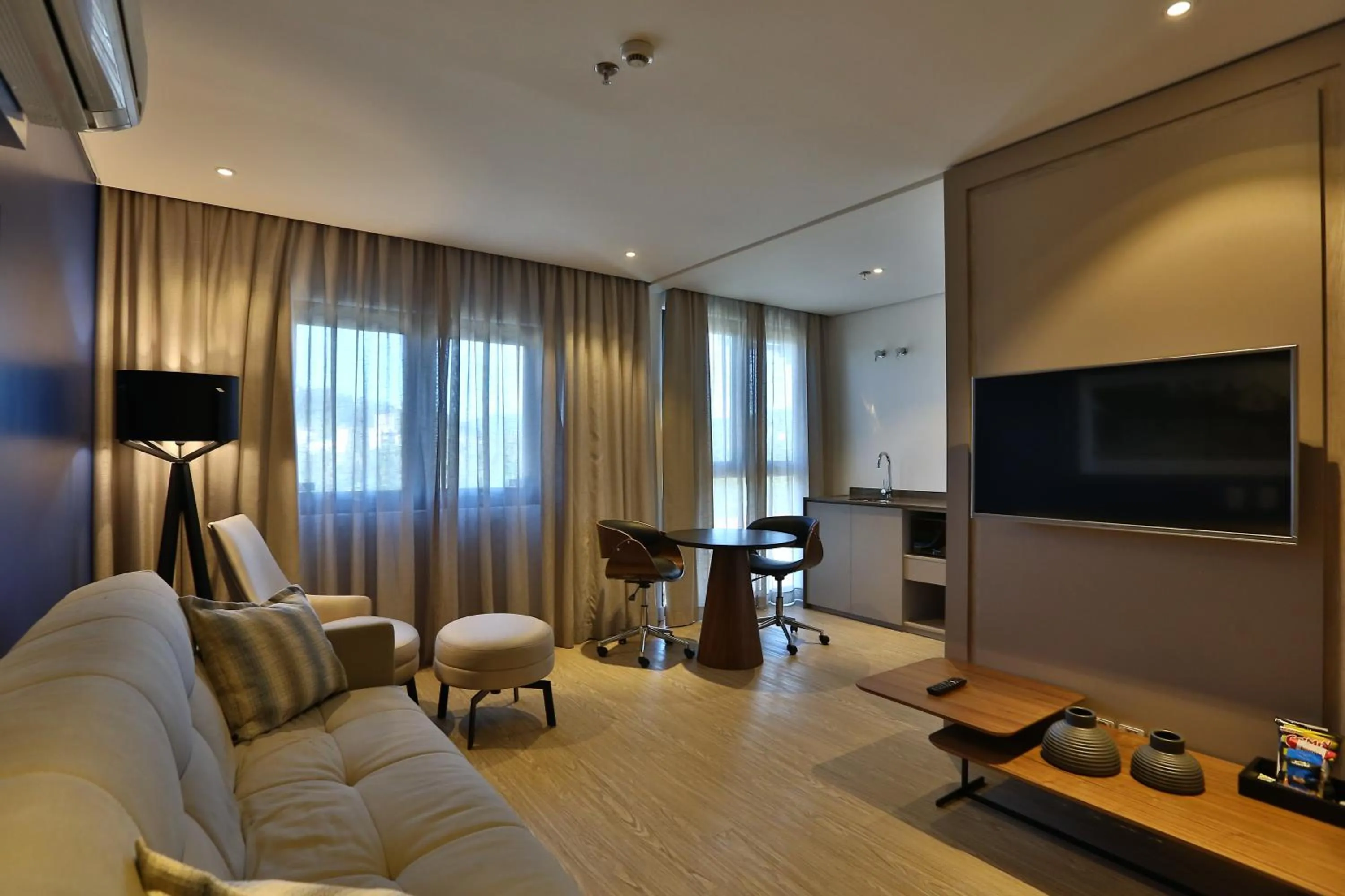 Communal lounge/ TV room in Quality Hotel Blumenau