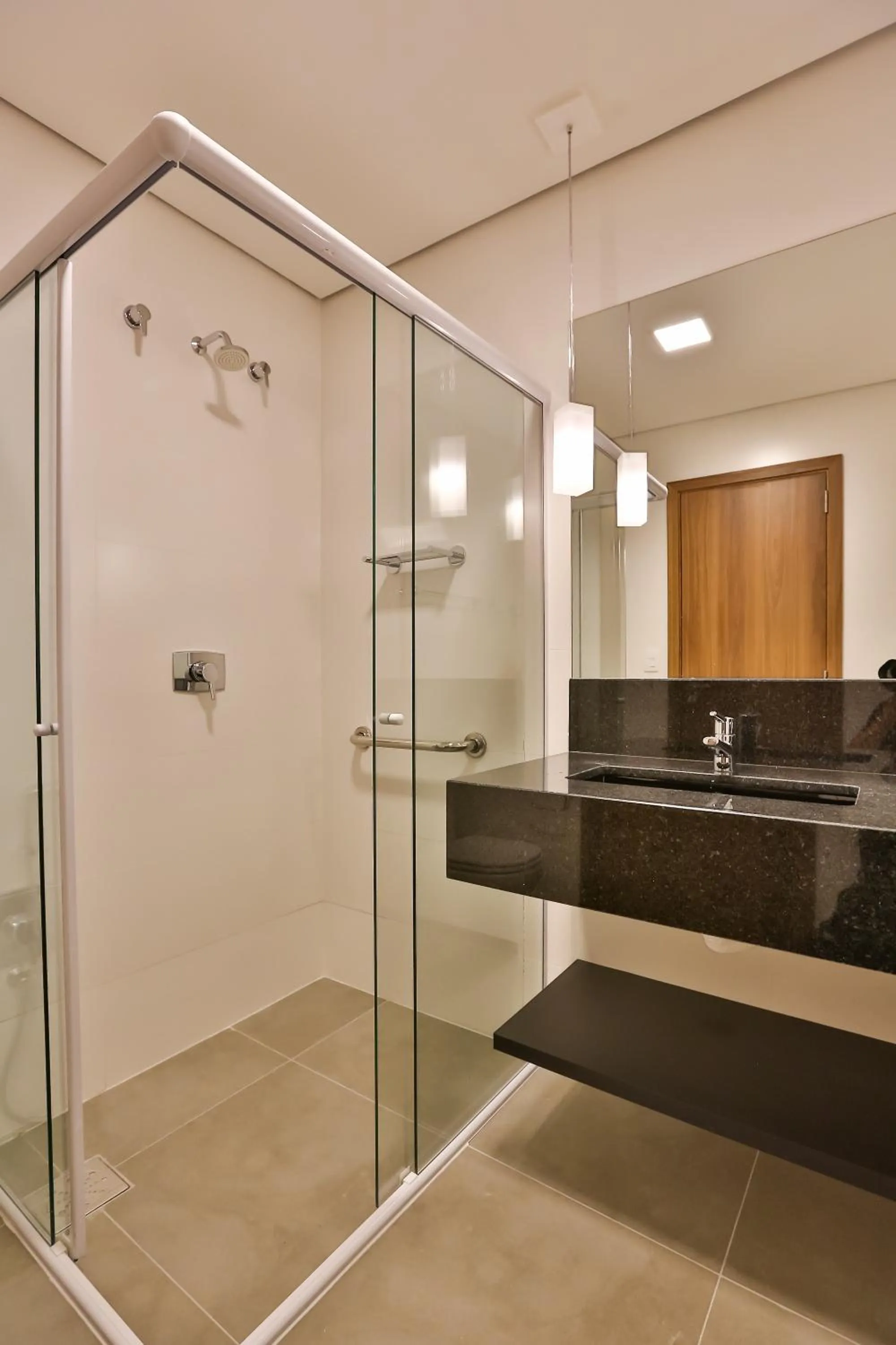 Shower in Quality Hotel Blumenau