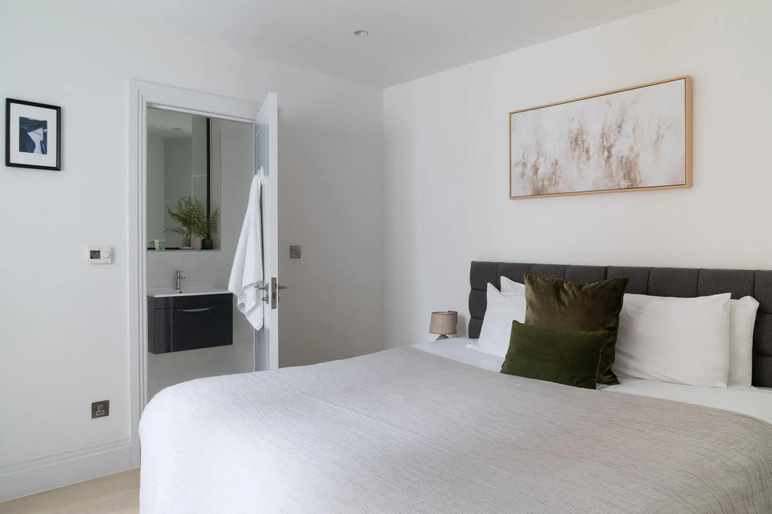 Bed in Oxford Circus Apartments by Calton Living