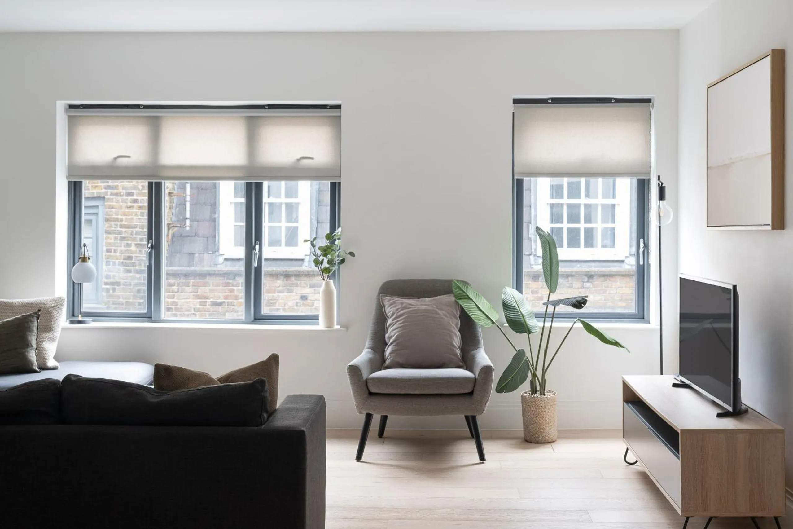 TV and multimedia in Oxford Circus Apartments by Calton Living