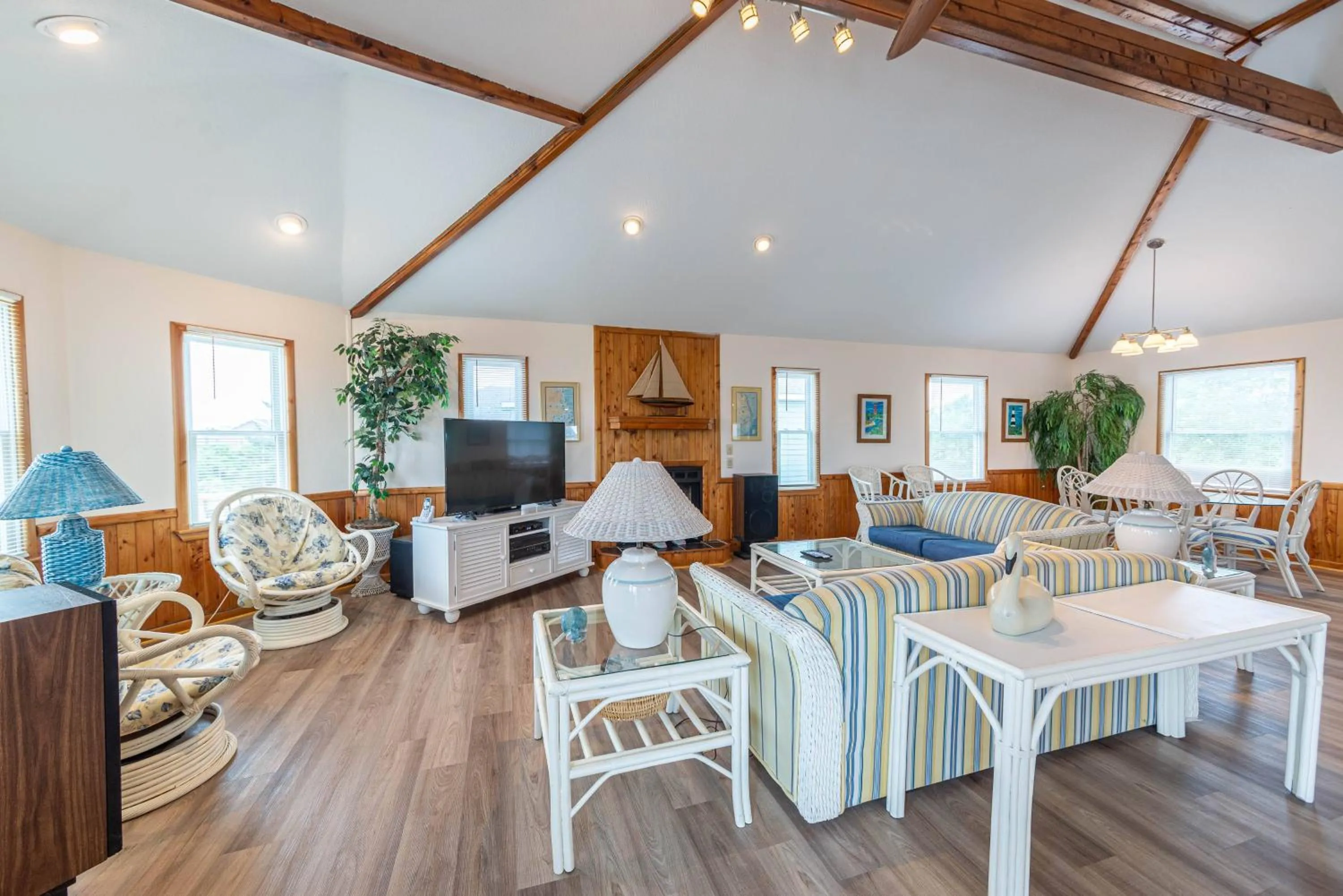 Blue Moon - Corolla, Crown Point, 240 Yds to Beach, Hot Tub, Pets OK, Community Pool and Tennis