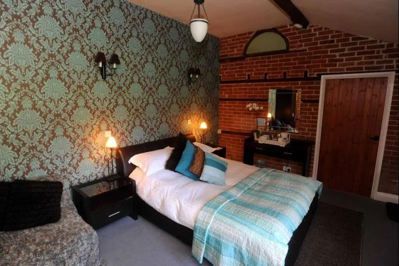 Photo of the whole room, Bed in Satis House Hotel