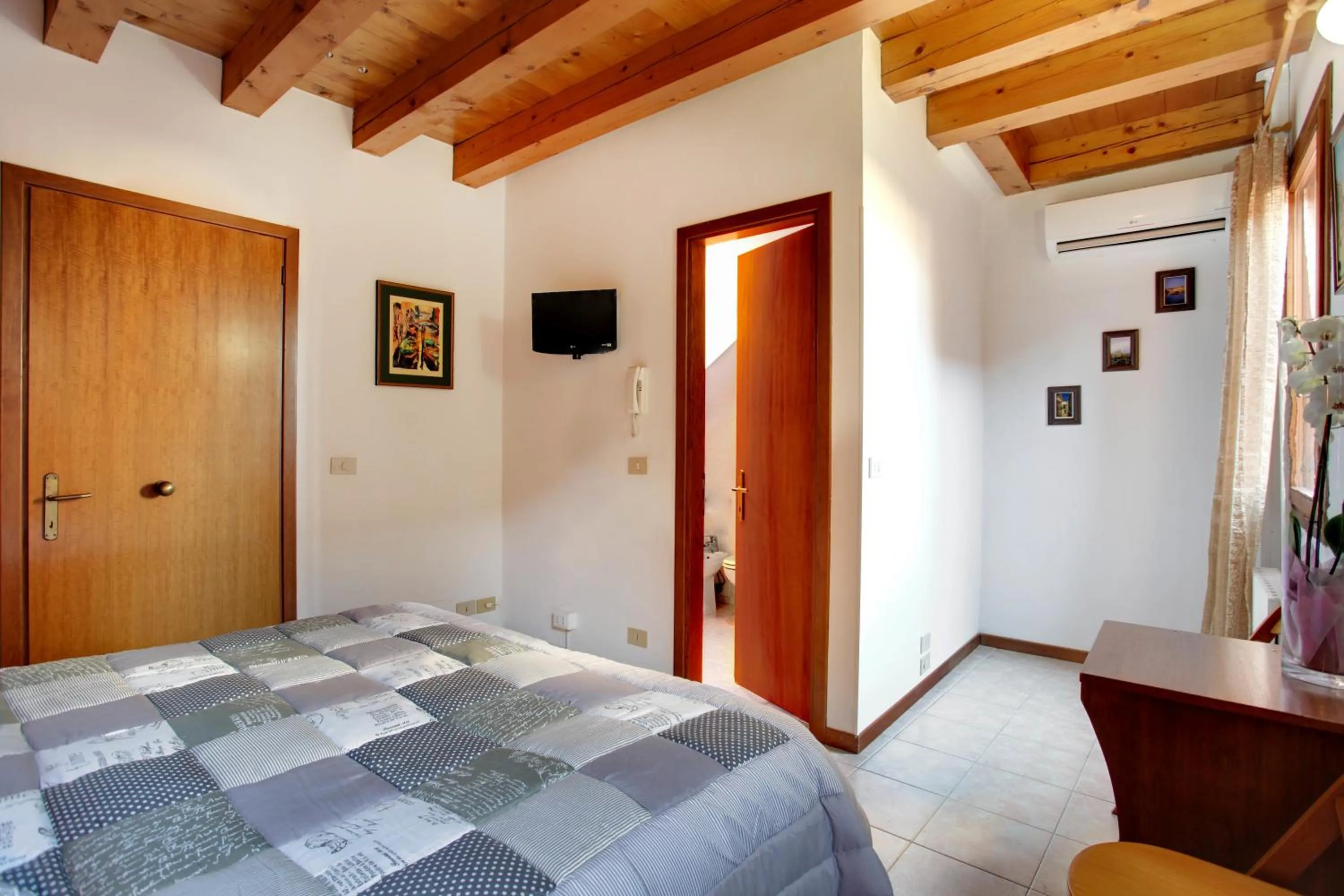 Bedroom, Bed in Locanda Delle Acque