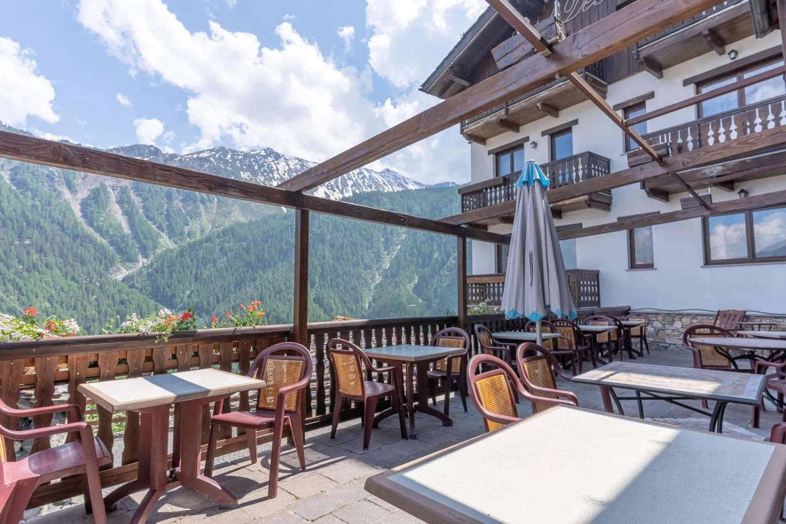 Restaurant/places to eat in Hotel Des Alpes