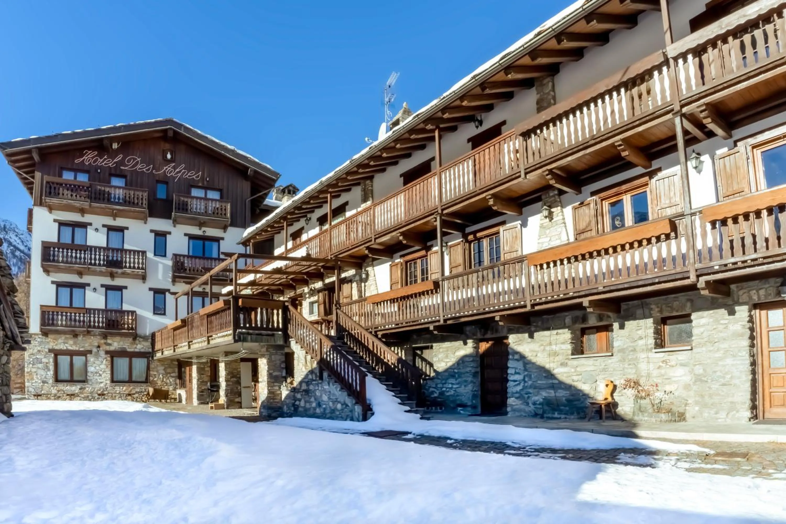 Property building in Hotel Des Alpes