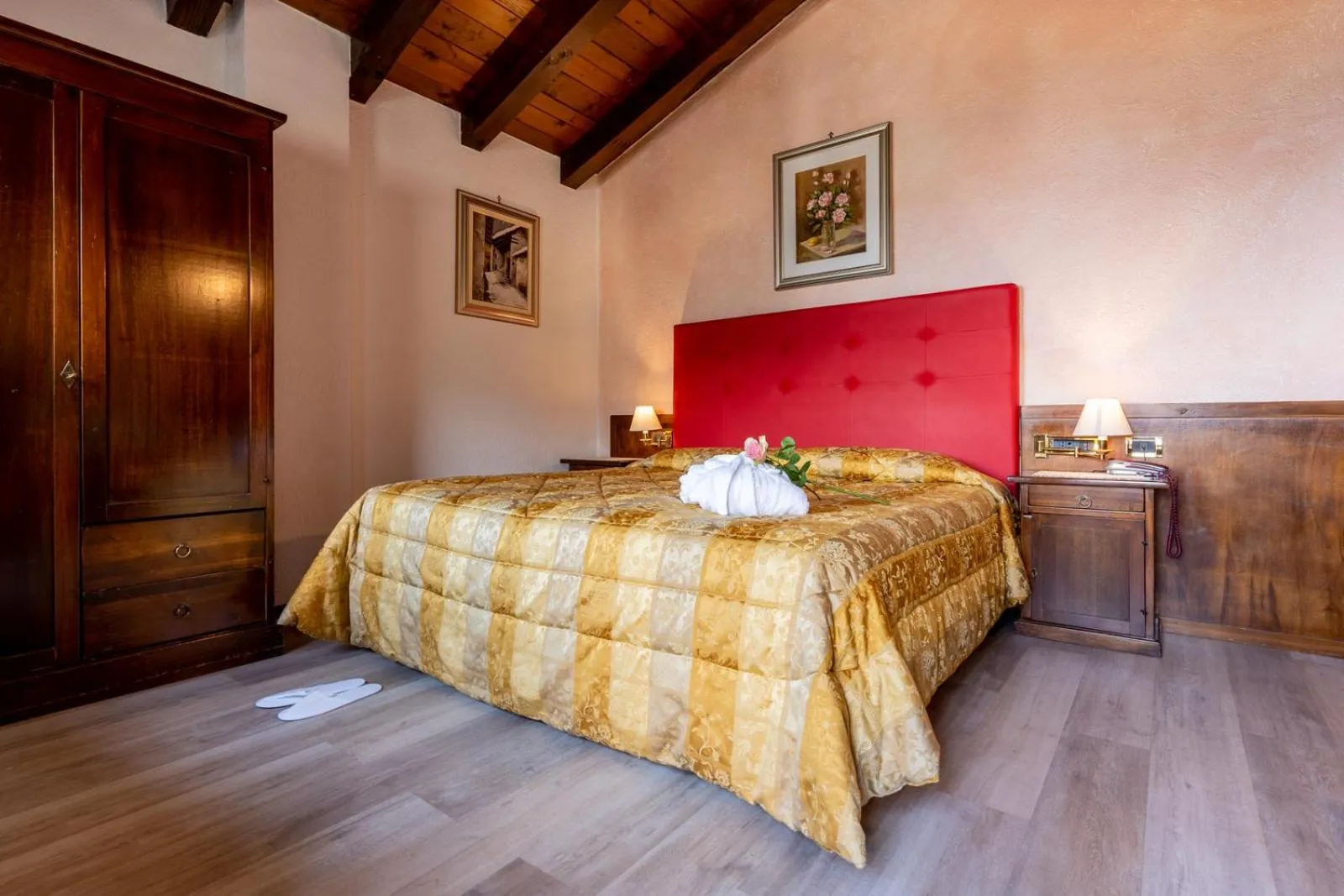 Bed in Hotel Des Alpes