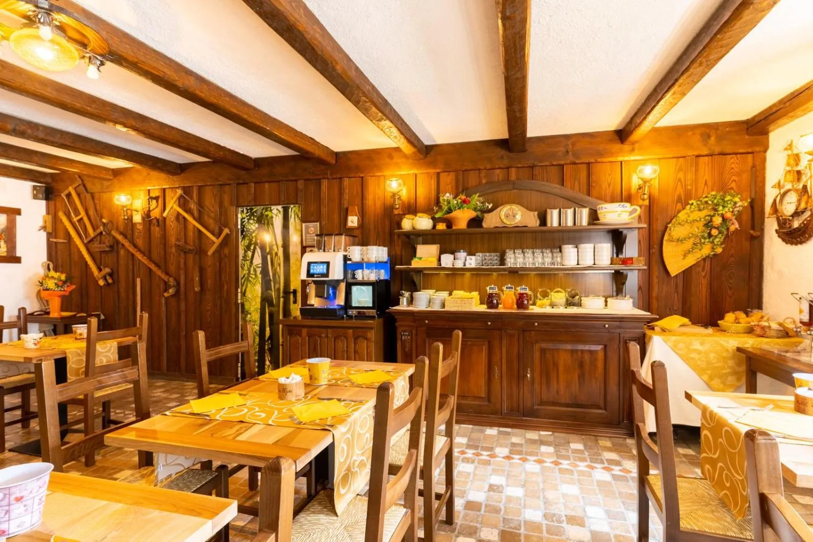 Restaurant/places to eat in Hotel Des Alpes