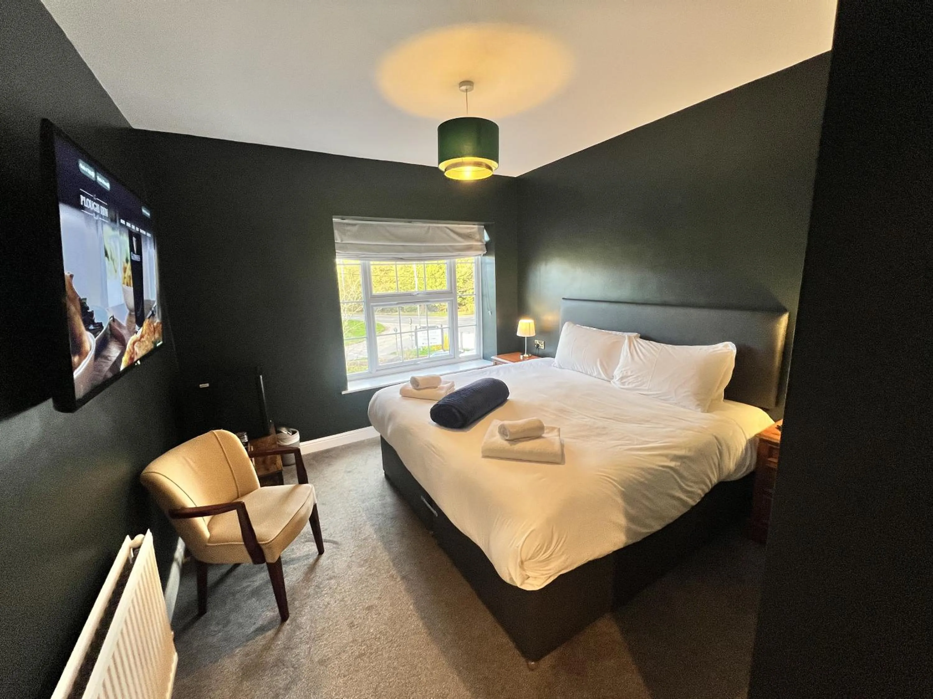 Family, Bed in The Plough Inn