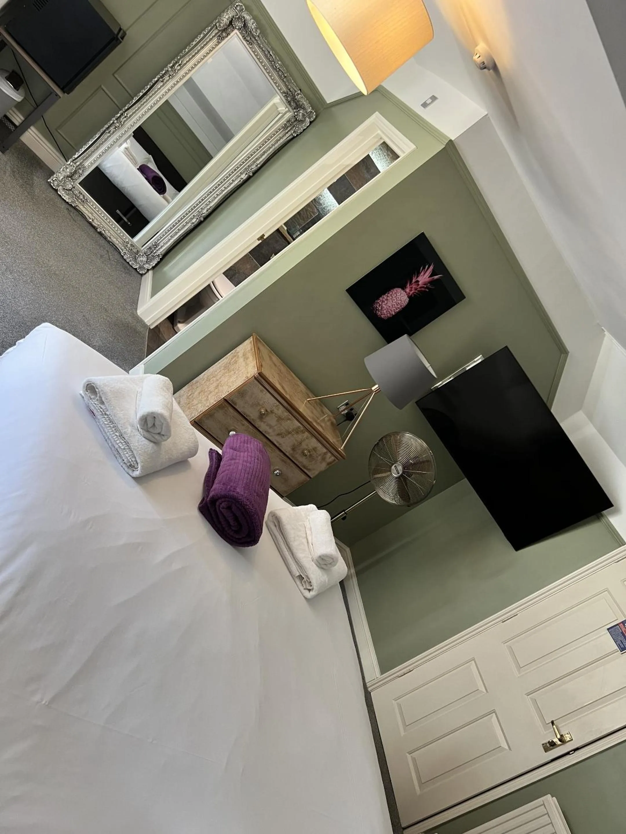 Bedroom, Bed in The Plough Inn