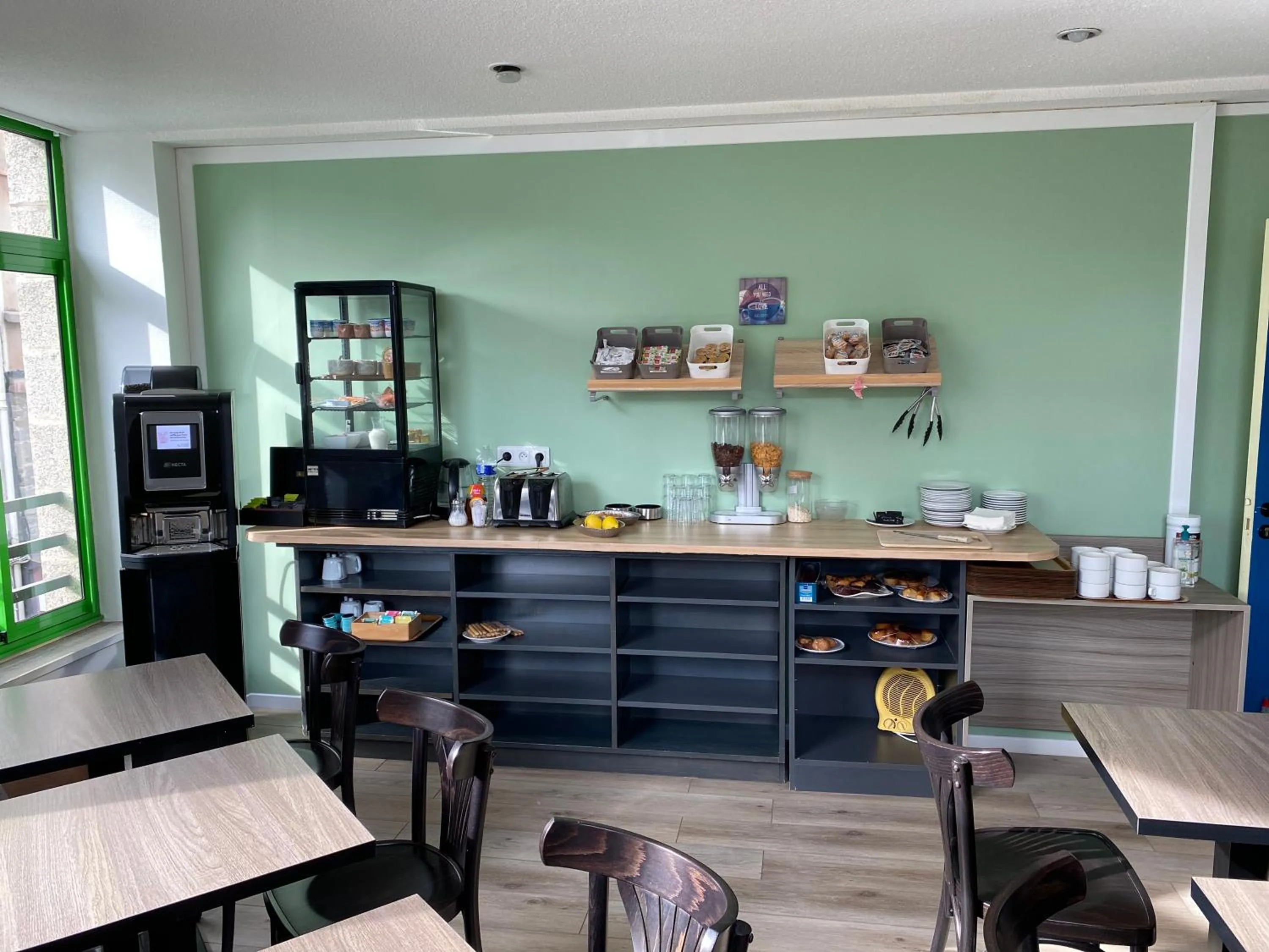 Breakfast in Contact Hôtel du Champ de Mars de Saint-Brieuc