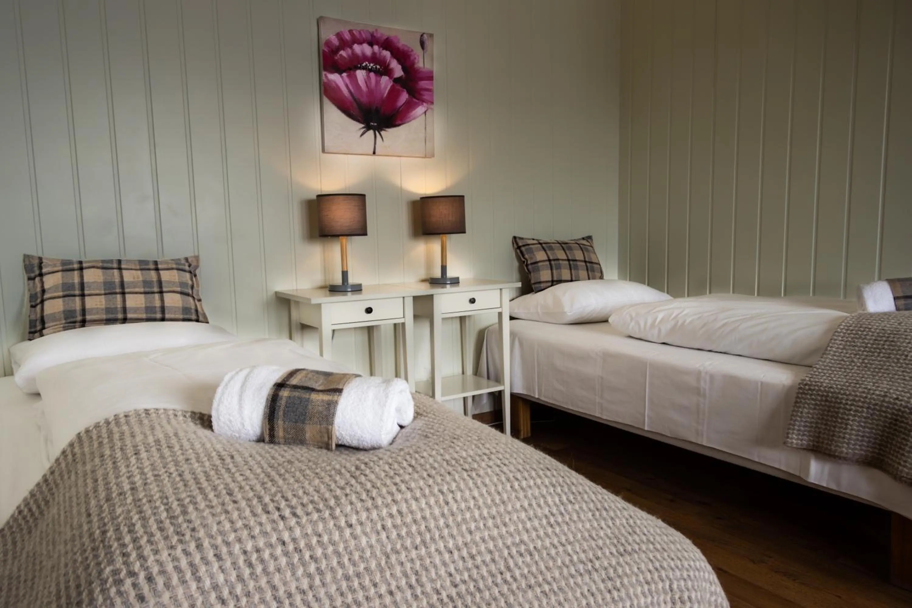 Shower, Bed in Storestølen Fjellhotell