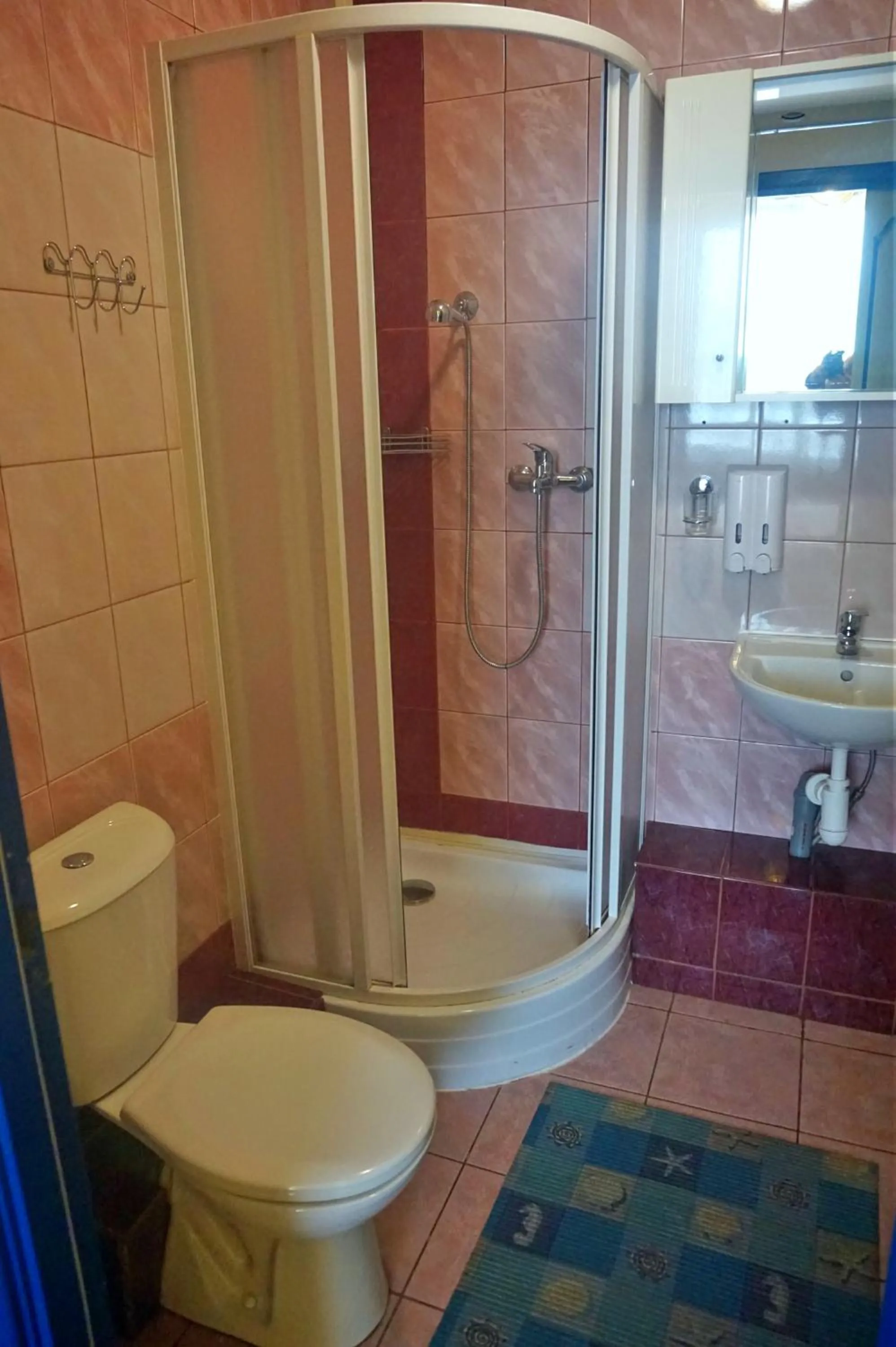 Shower in Hotel Erfolg