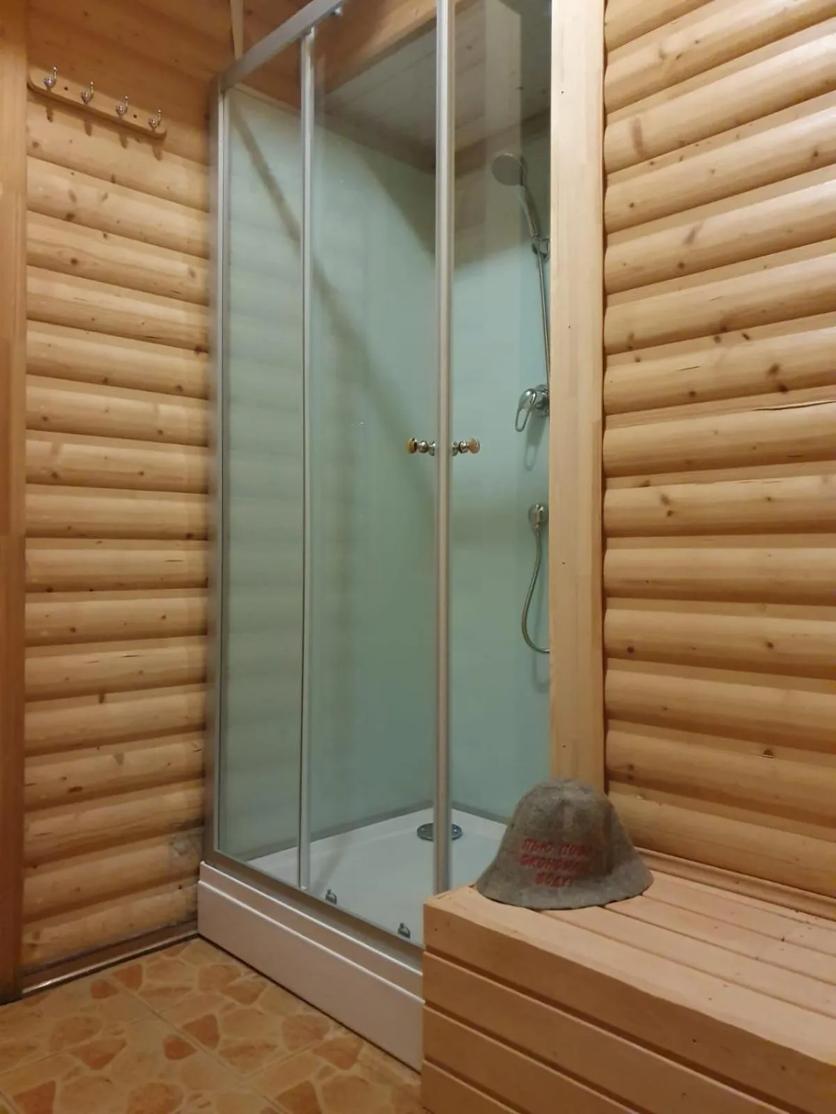 Shower in Hotel Erfolg
