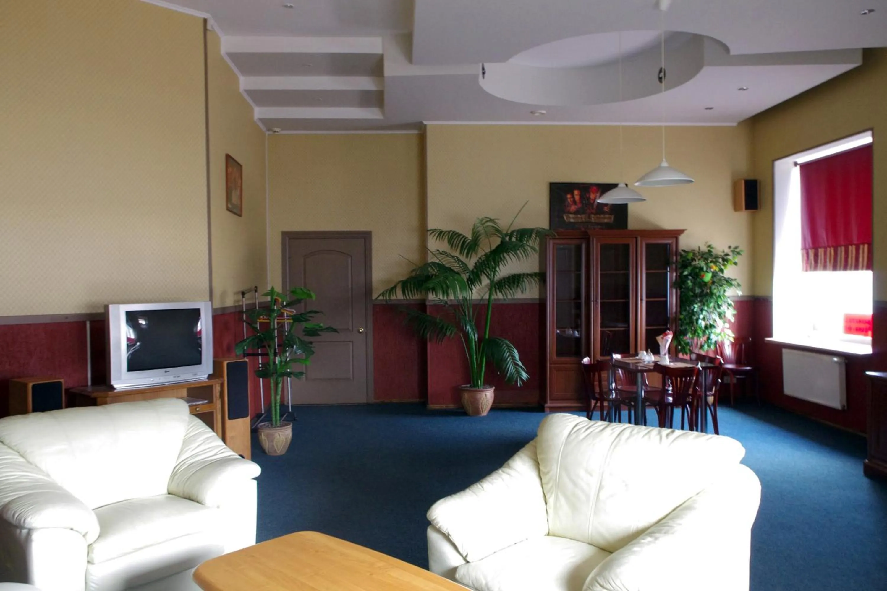 Communal lounge/ TV room in Hotel Erfolg