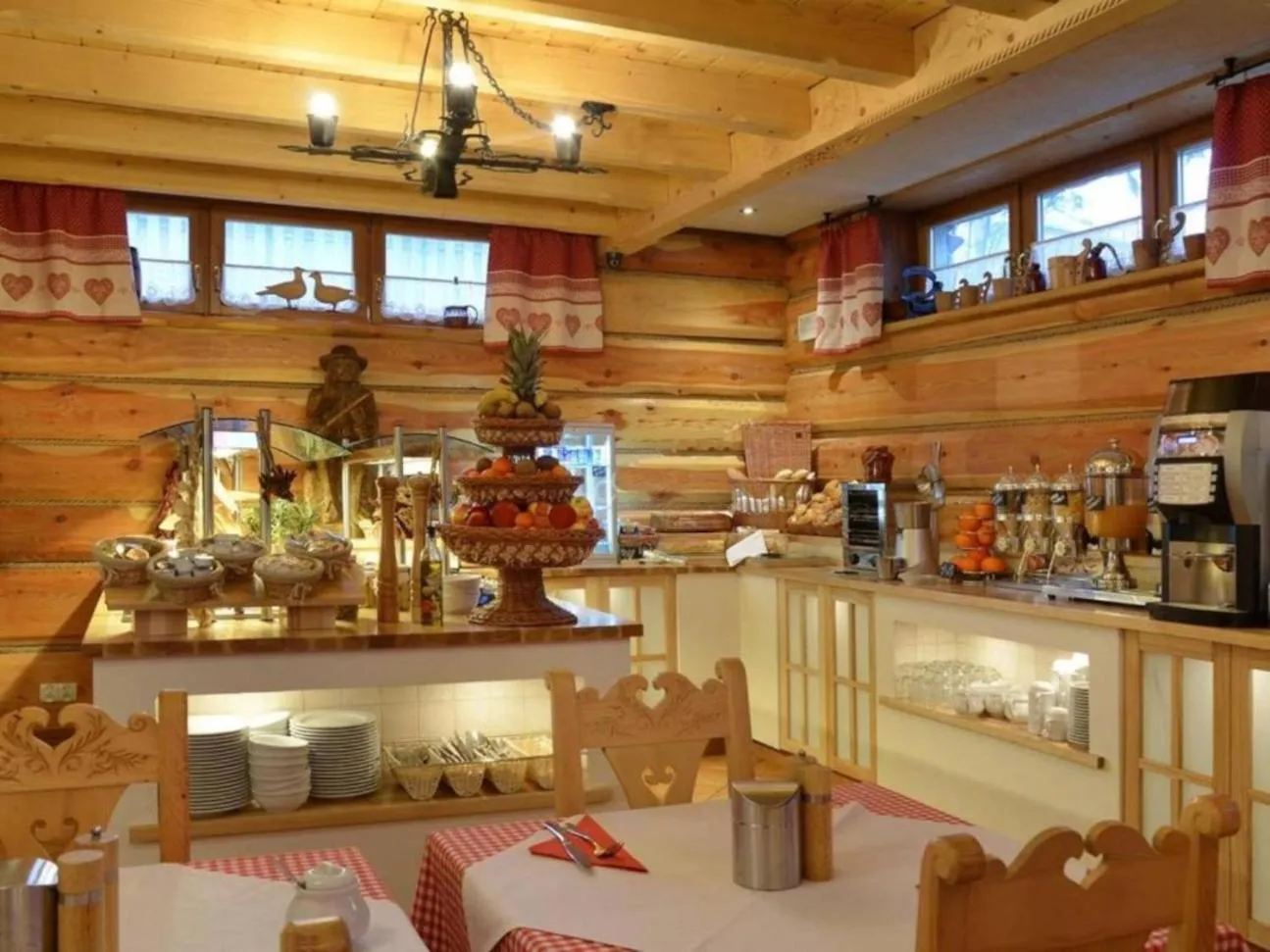 Restaurant/places to eat in Hotel Bambi Boutique