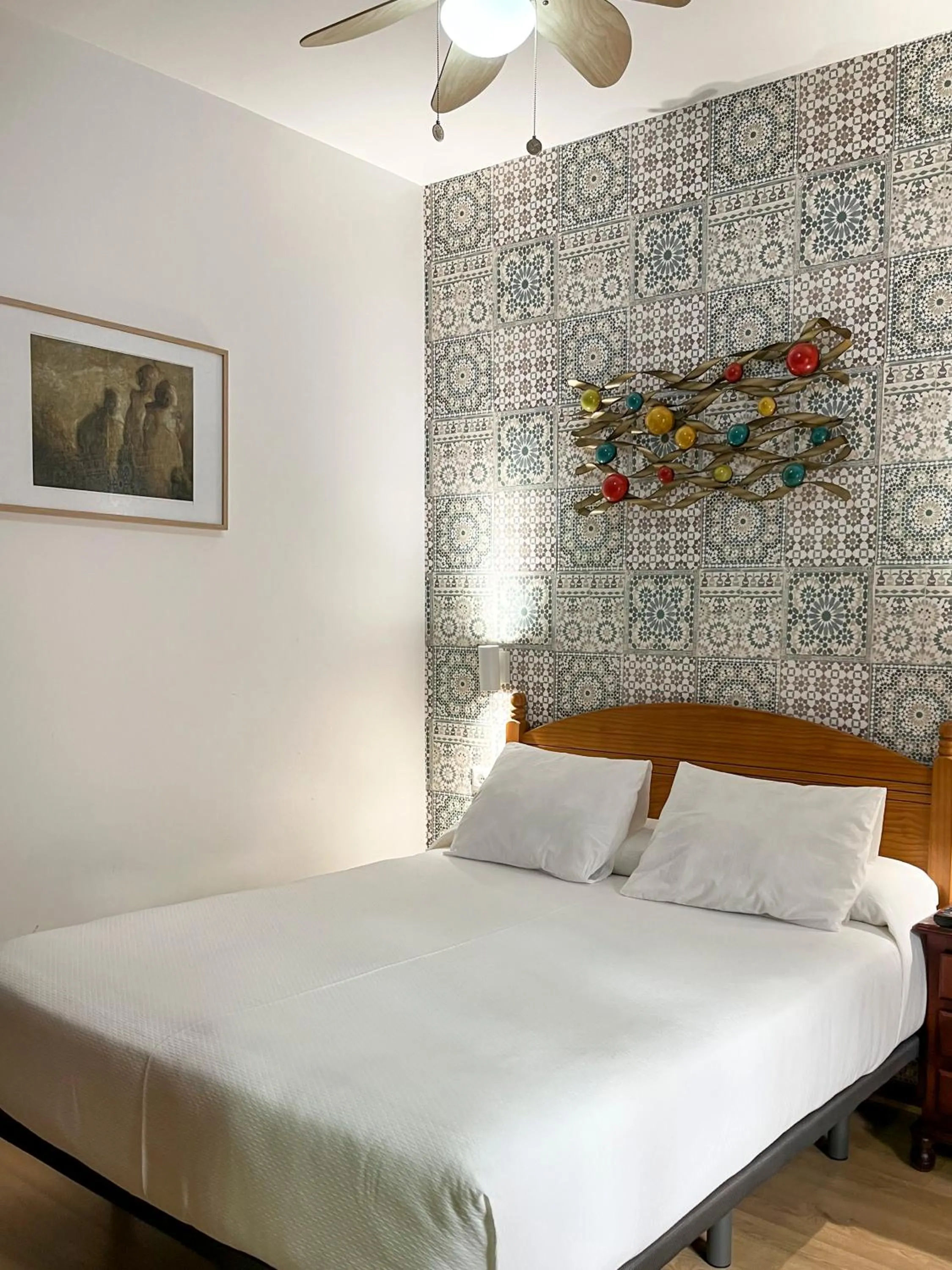 Inner courtyard view, Bed in Beatriz Charming Hostal