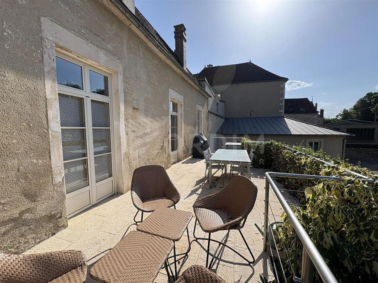 Logis Hostellerie des Clos et restaurant Bistrot des grands crus et Maison de la tour Chablis