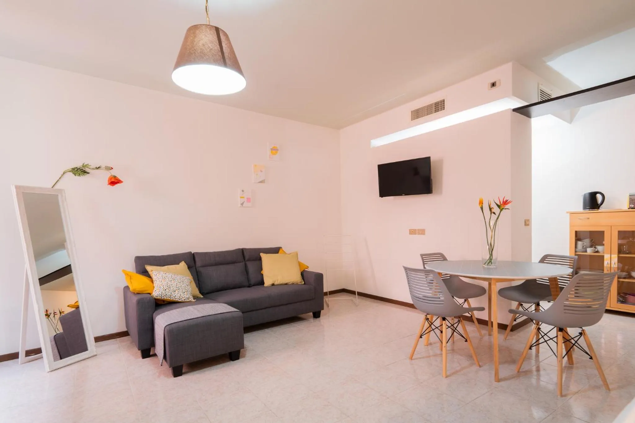 Photo of the whole room in MAMA Apartments