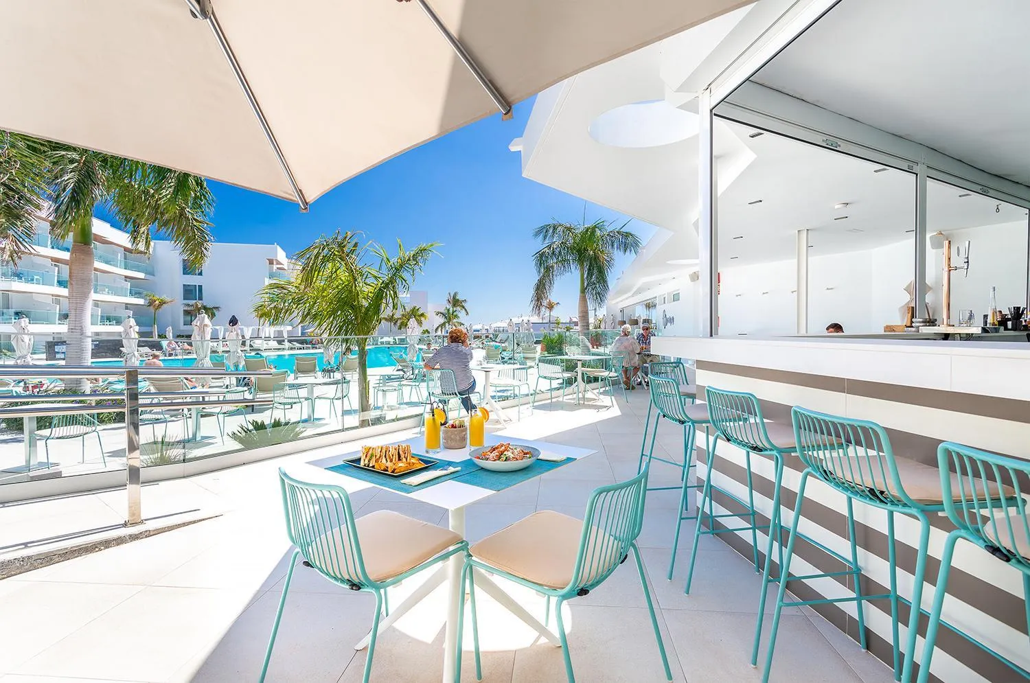 Restaurant/places to eat in Hotel Lava Beach