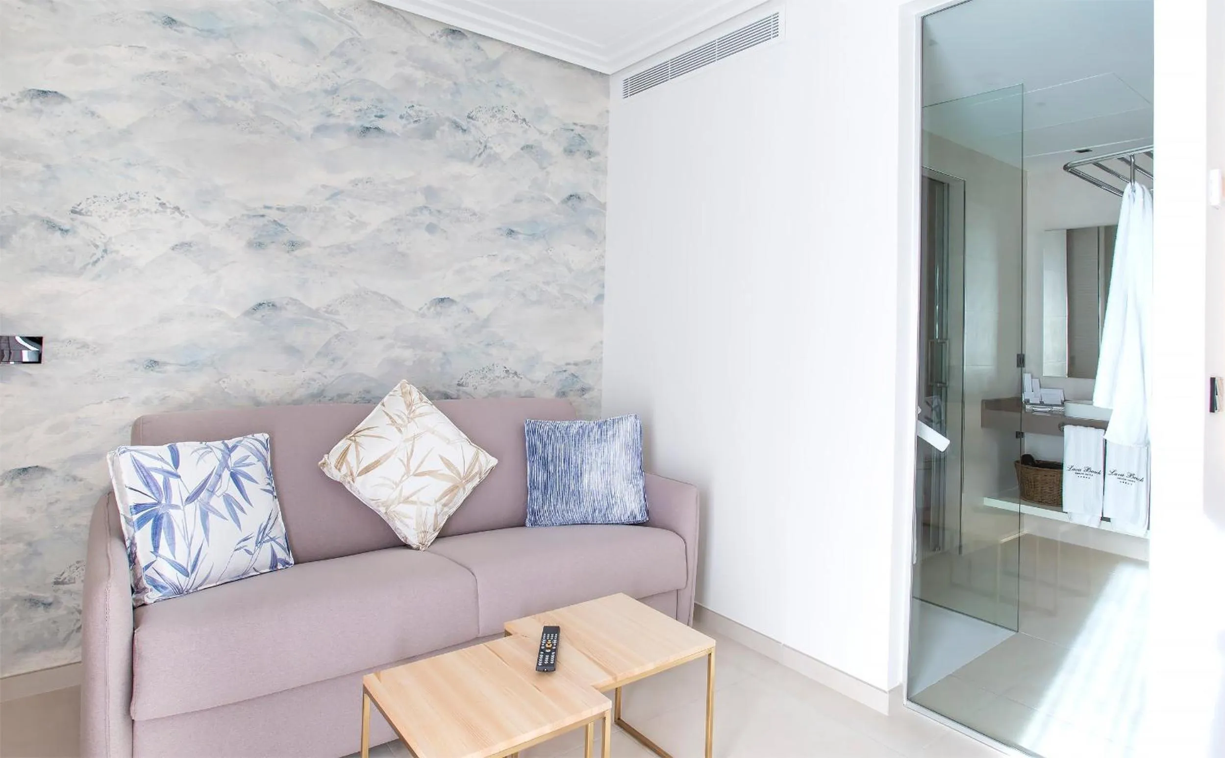 Shower in Hotel Lava Beach