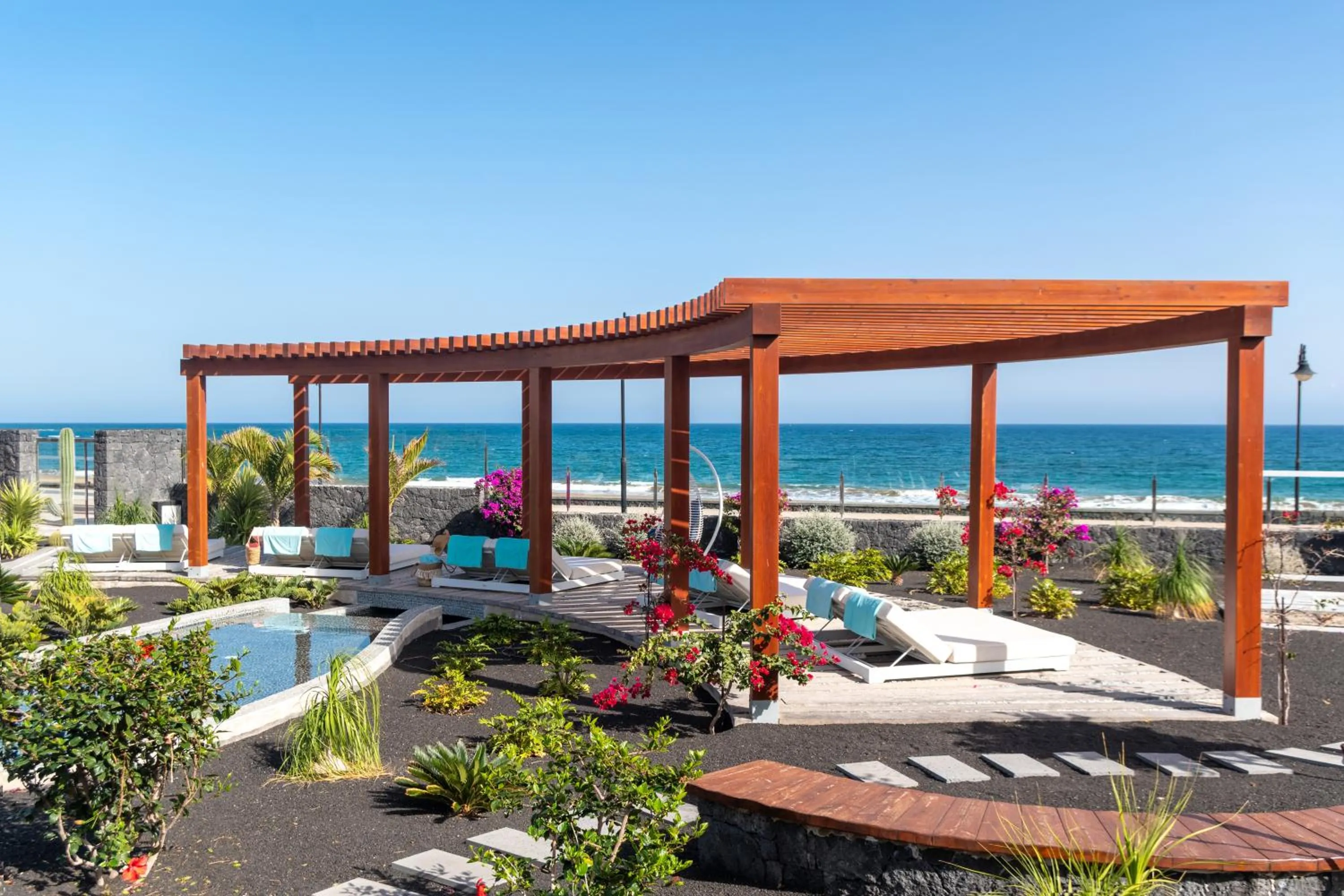 Garden view in Hotel Lava Beach