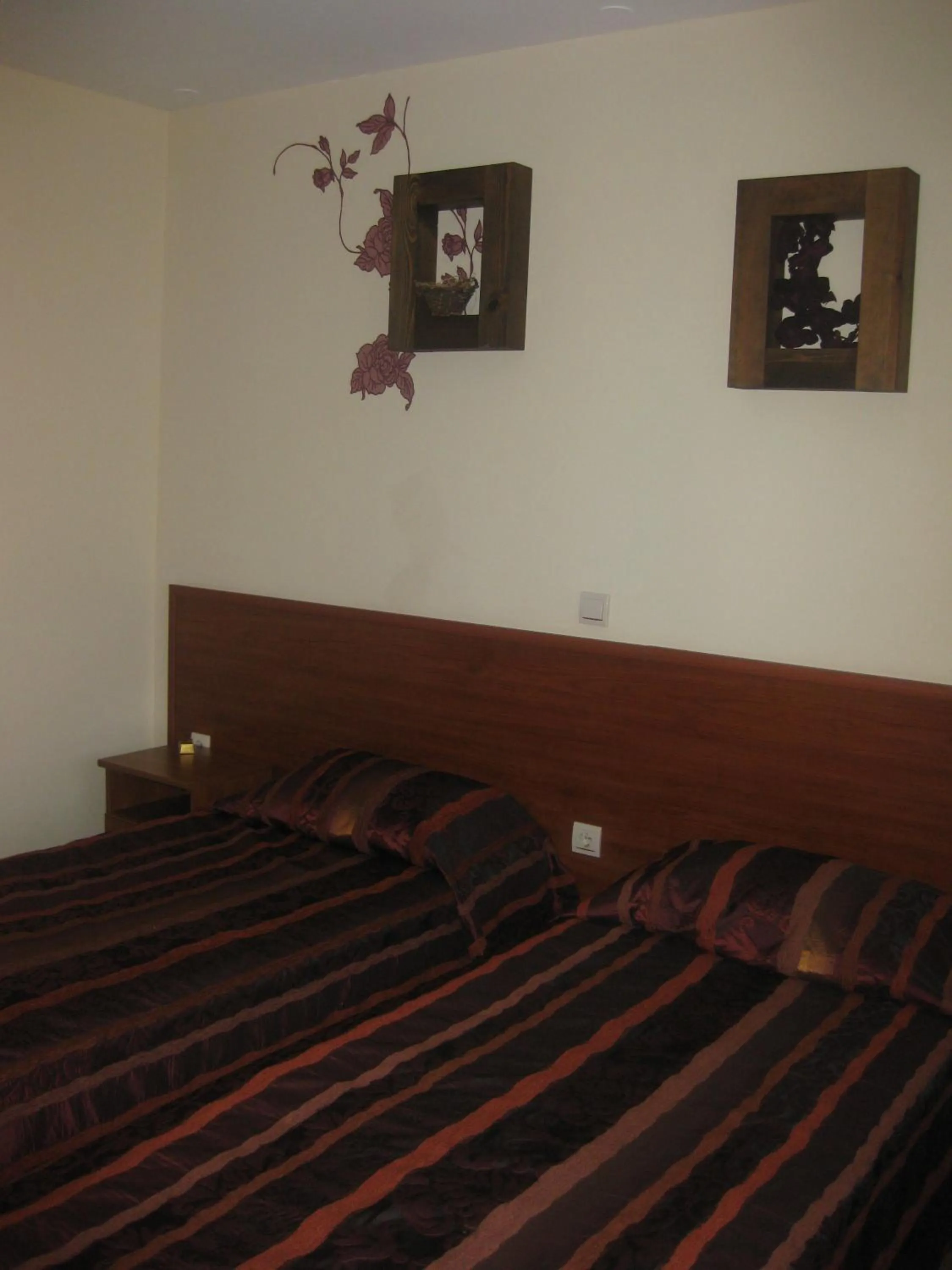 Bedroom, Bed in Molerite Complex