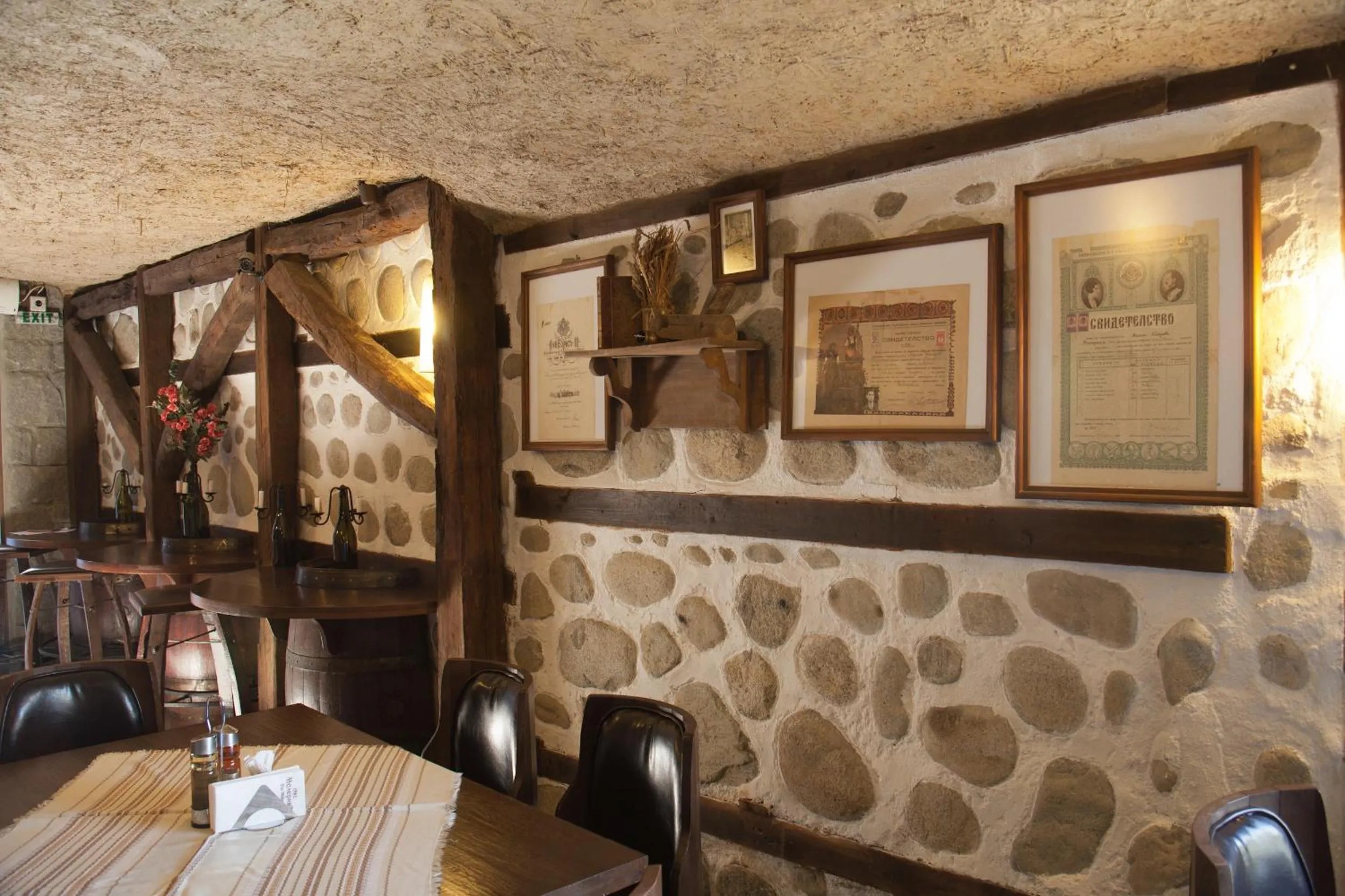 Restaurant/places to eat in Molerite Complex