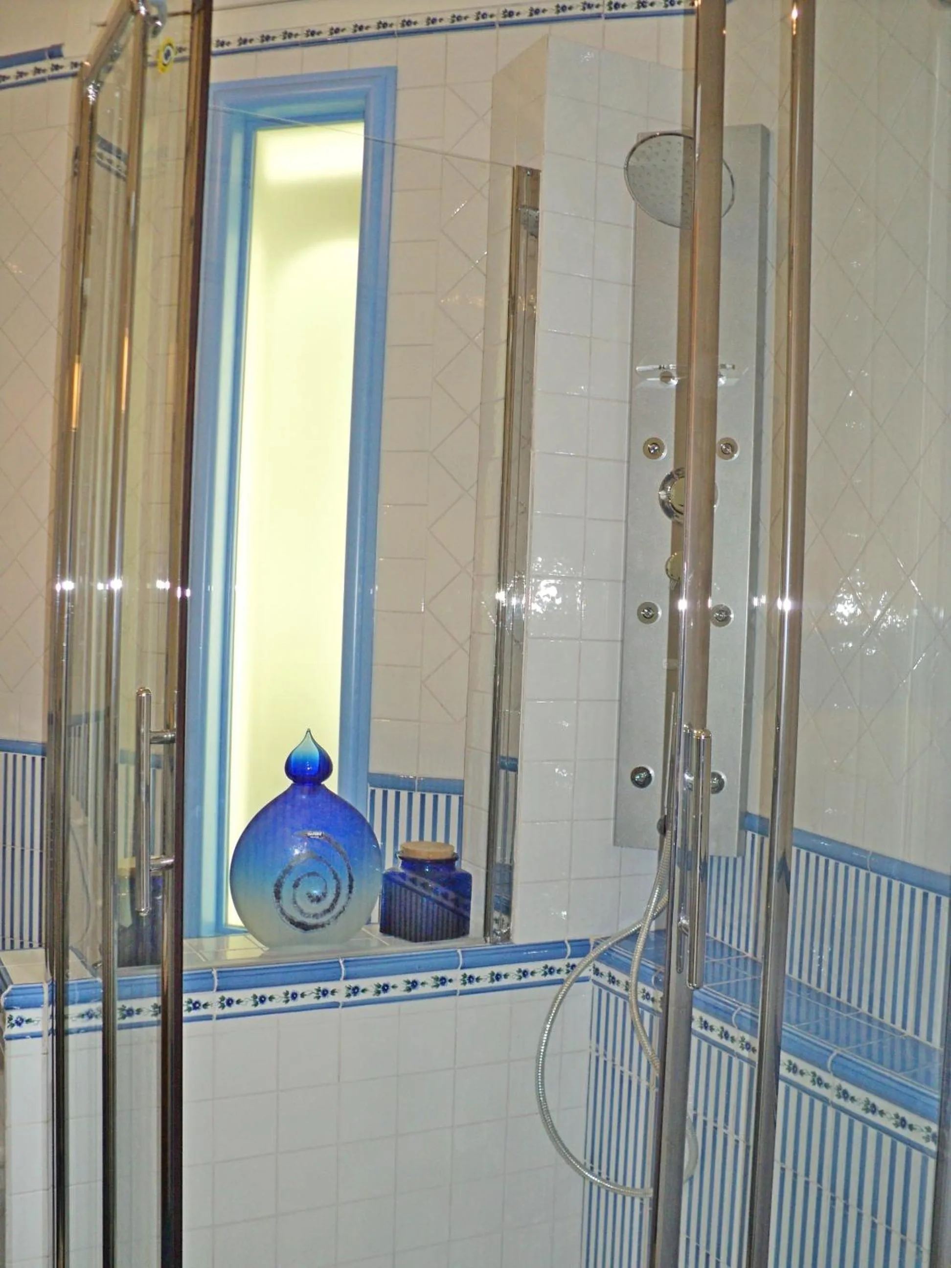 Shower in Casa Mariannina