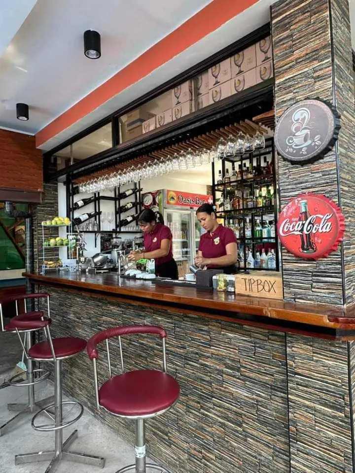 Lounge or bar in Hotel Oasis Port Barton